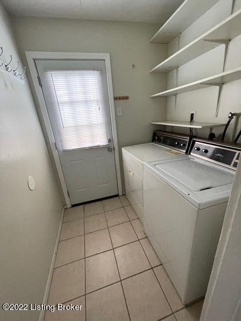 2138 Crittenden Dr Property Photo 11
