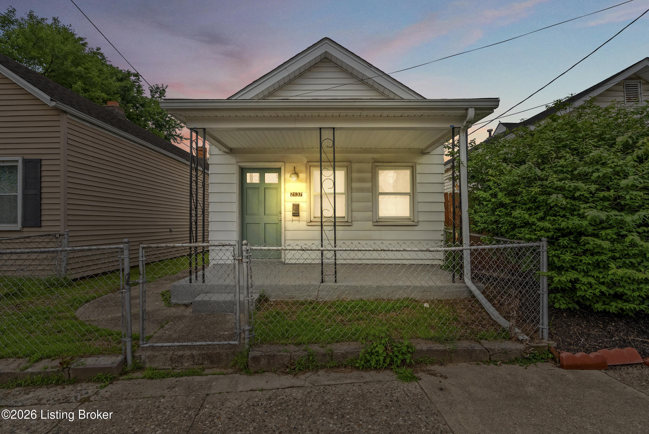 2137 Bradley Ave Property Photo 1