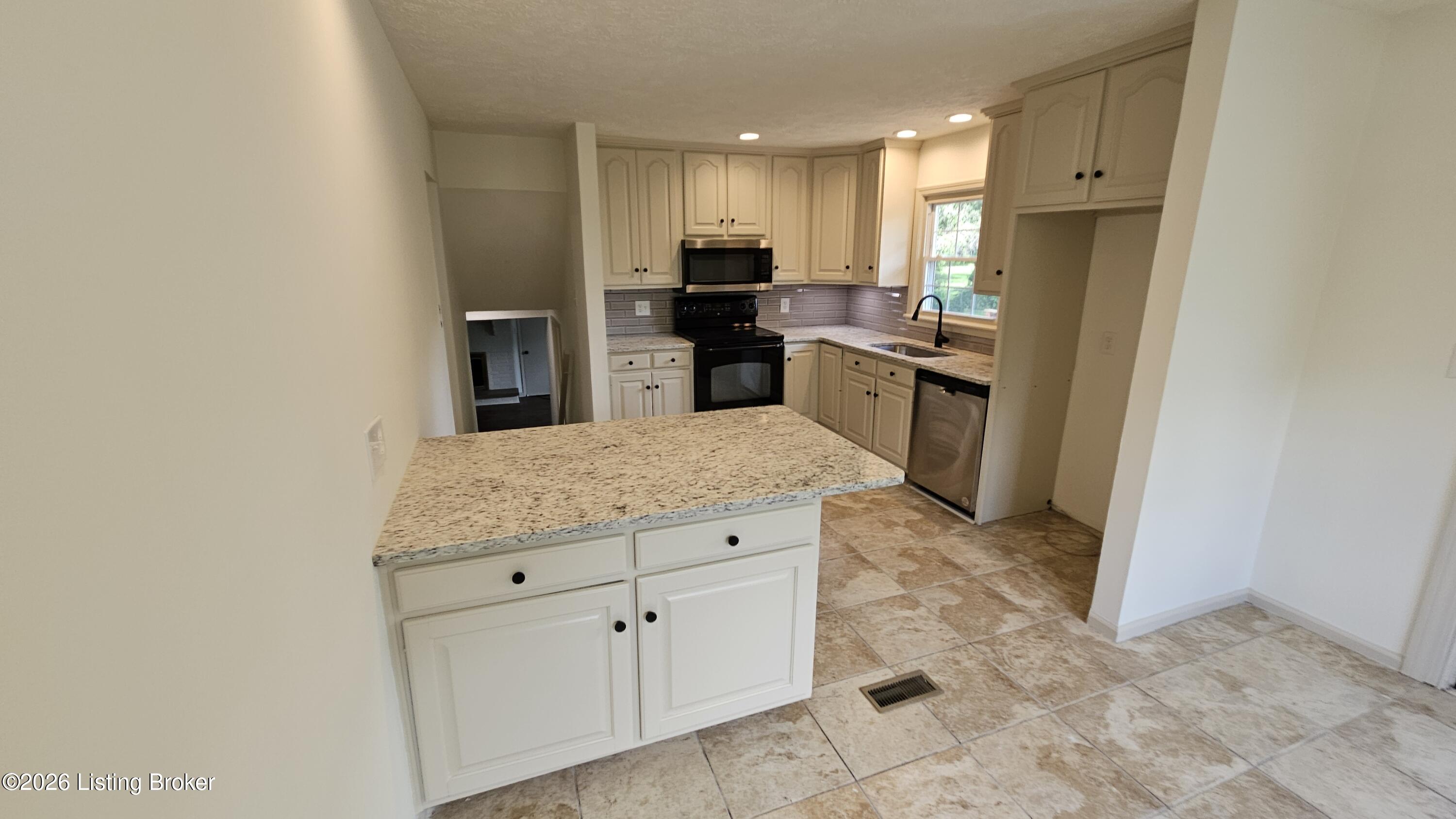 4117 Nachand Ln Property Photo 17