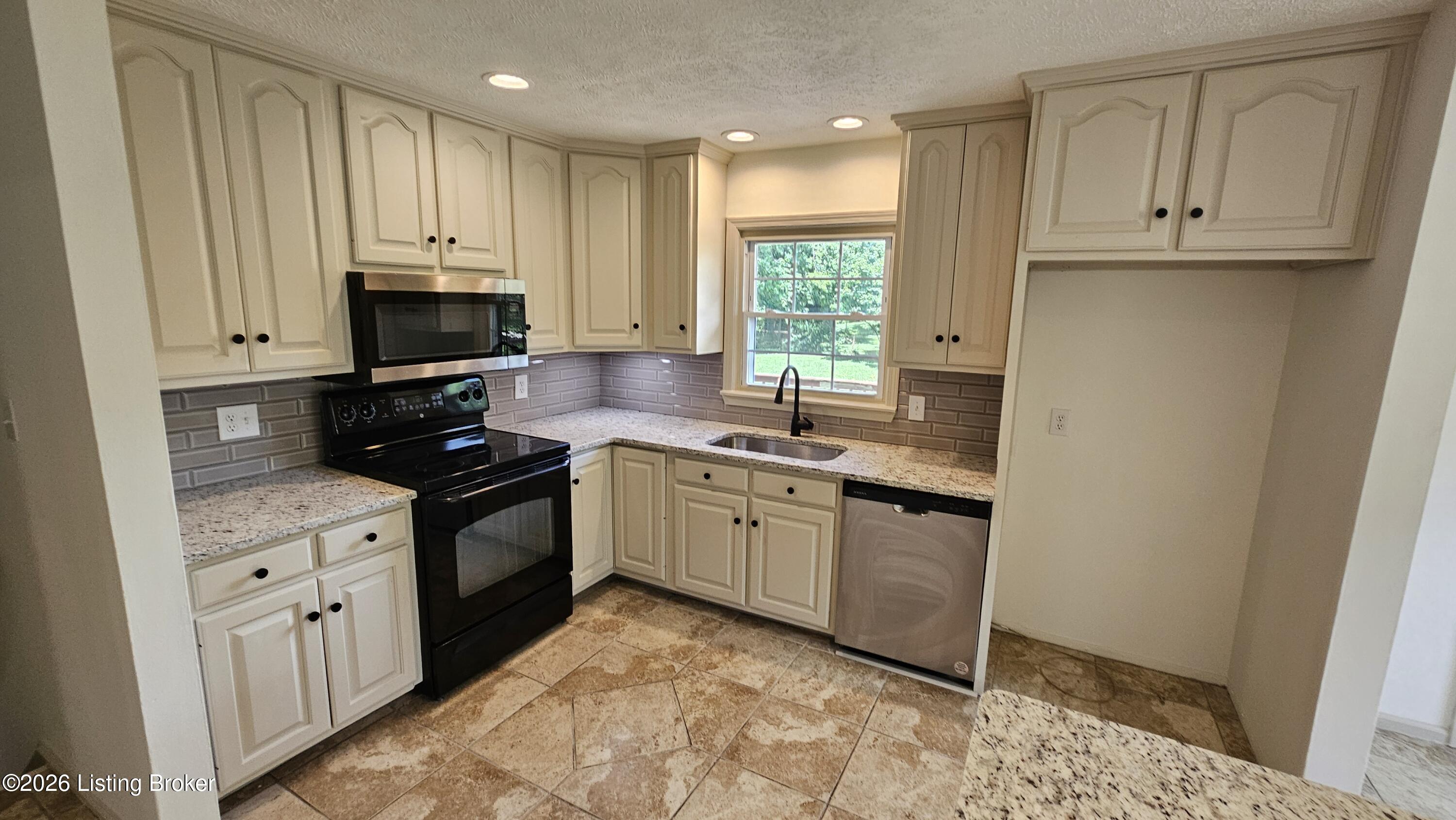 4117 Nachand Ln Property Photo 18