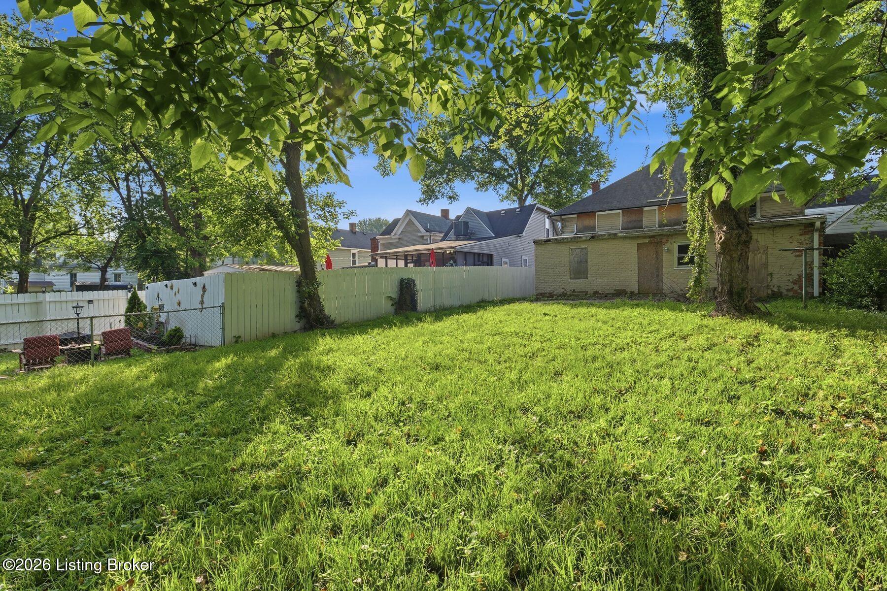1613 Dewey St Property Photo 8