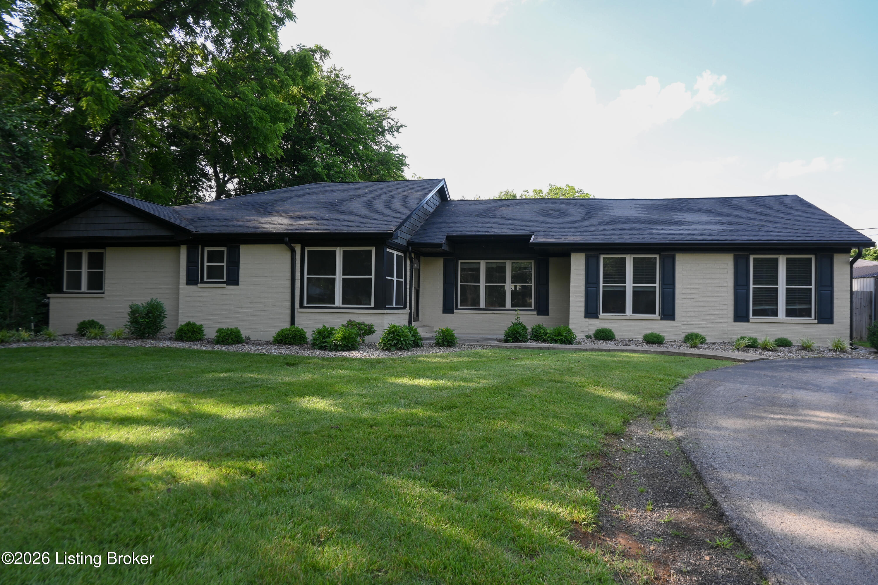 102 Madison Ave Property Photo 1