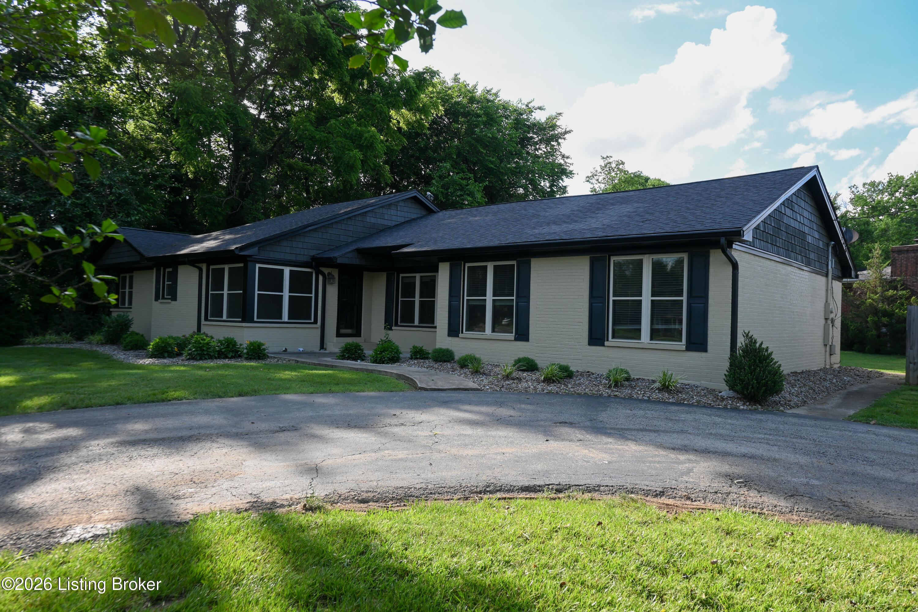 102 Madison Ave Property Photo 4