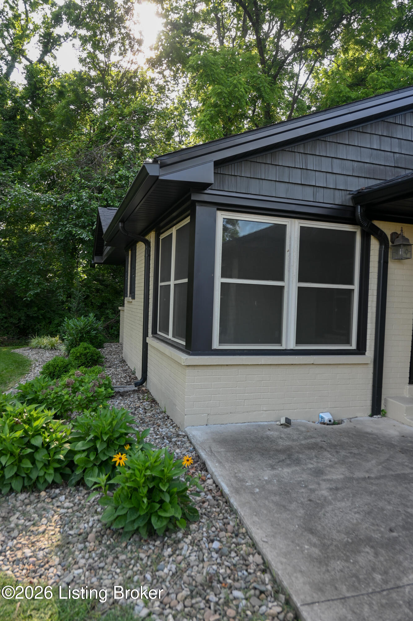 102 Madison Ave Property Photo 6