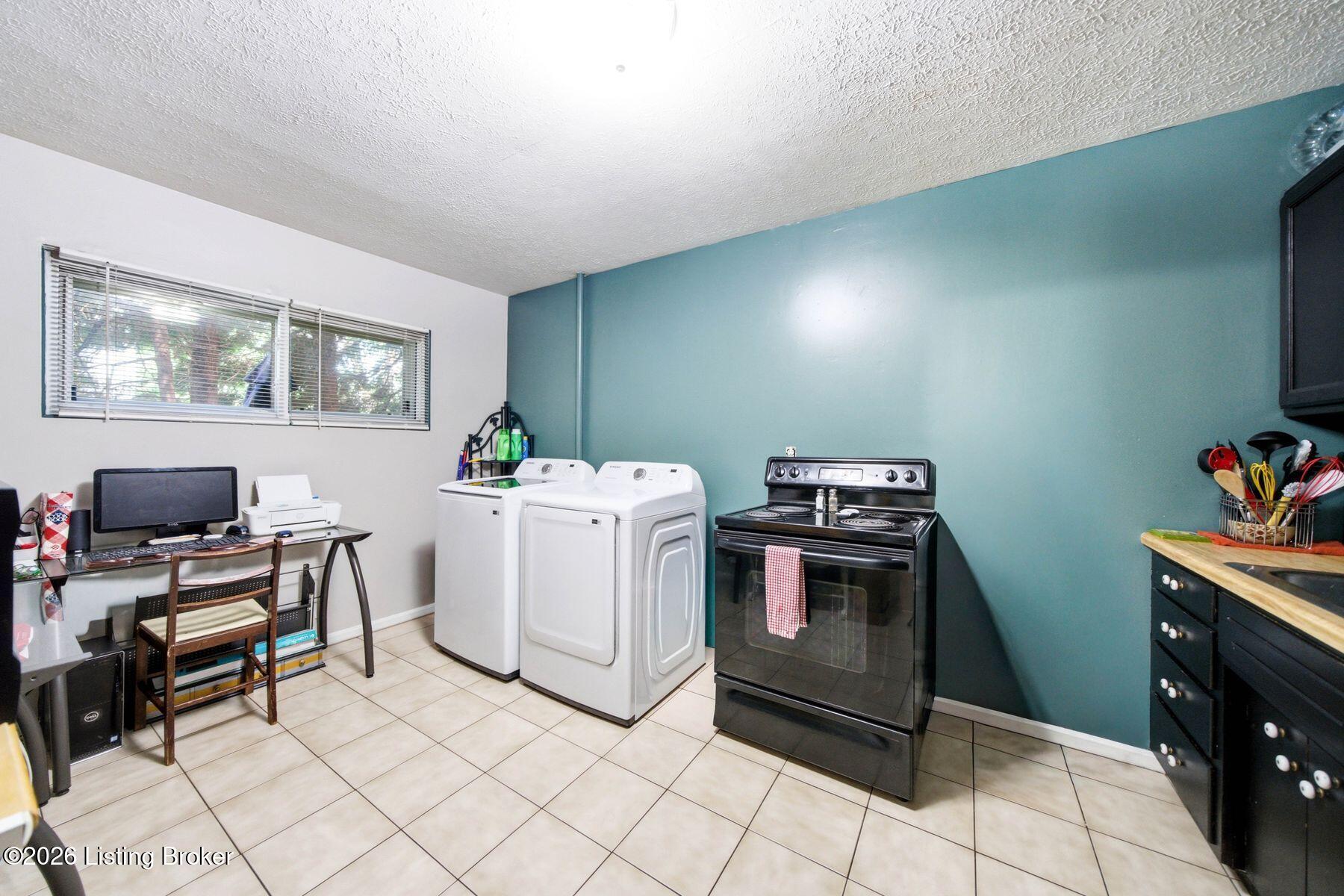 3031-3033 Wirth Ave Property Photo 54