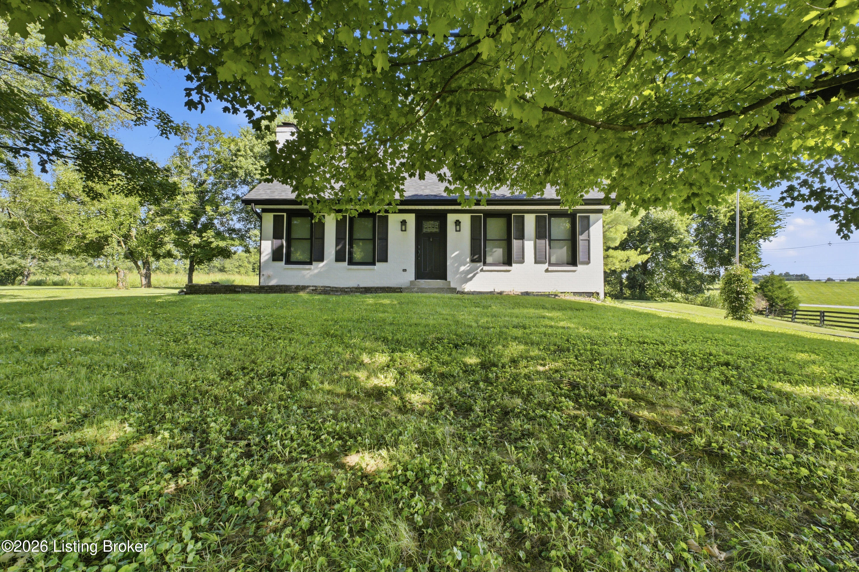 1105 E Hwy 22 Property Photo 1