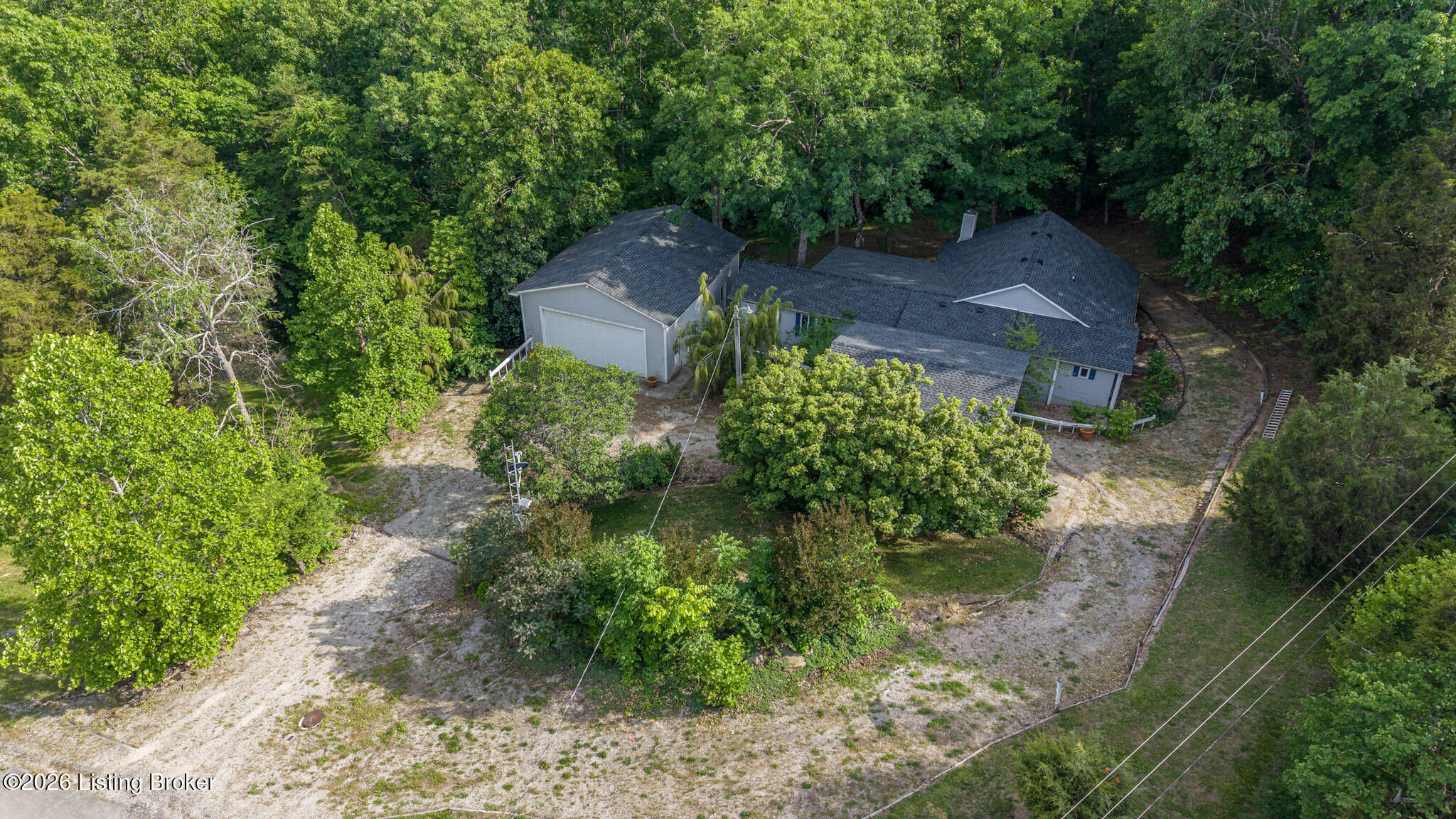 877 Twin Cove Rd Property Photo 1
