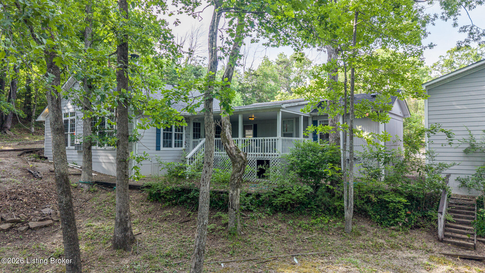 877 Twin Cove Rd Property Photo 2