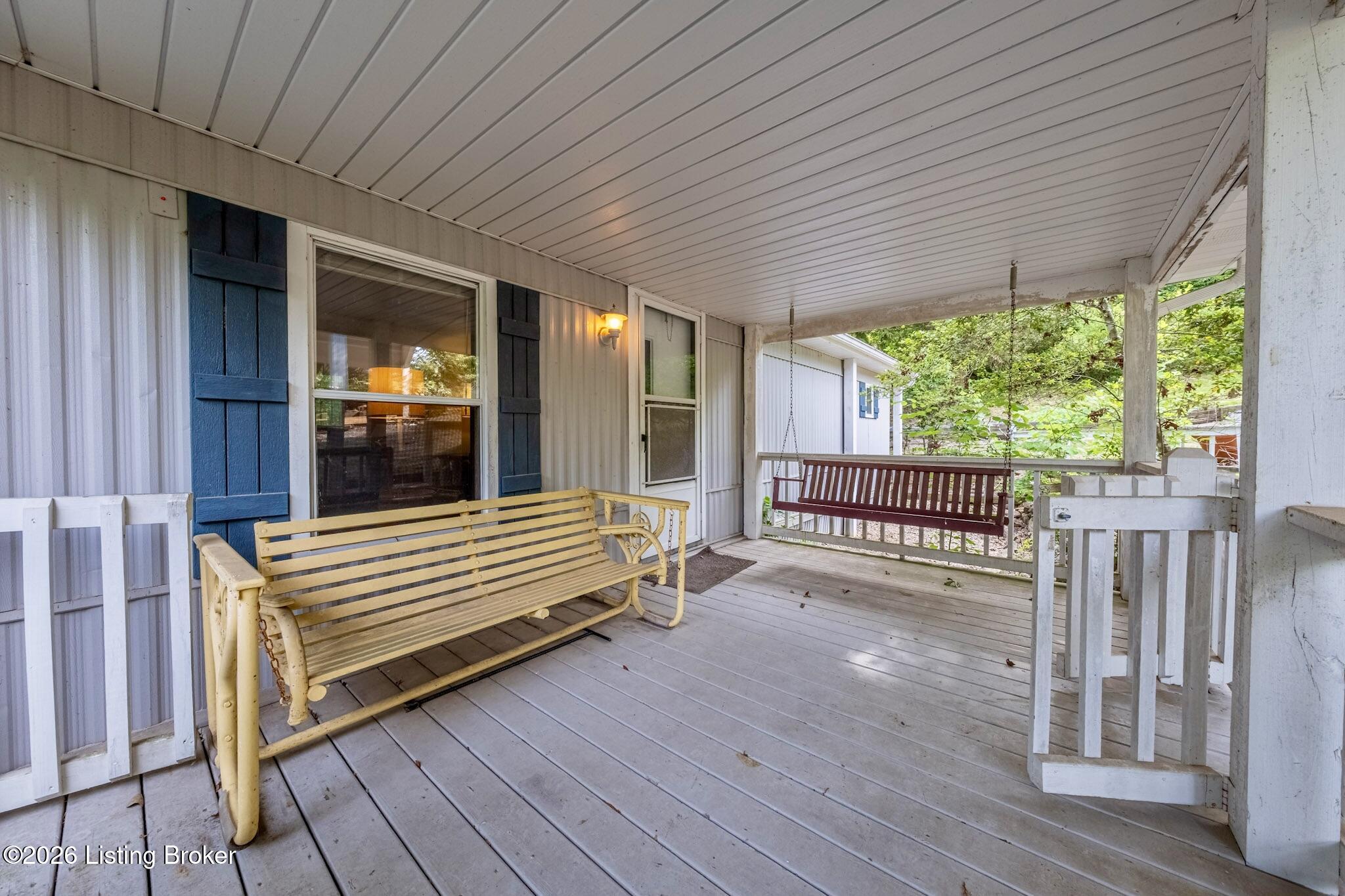 877 Twin Cove Rd Property Photo 5