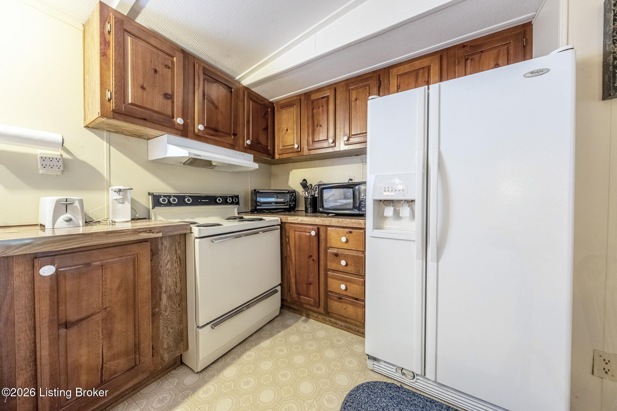 877 Twin Cove Rd Property Photo 11