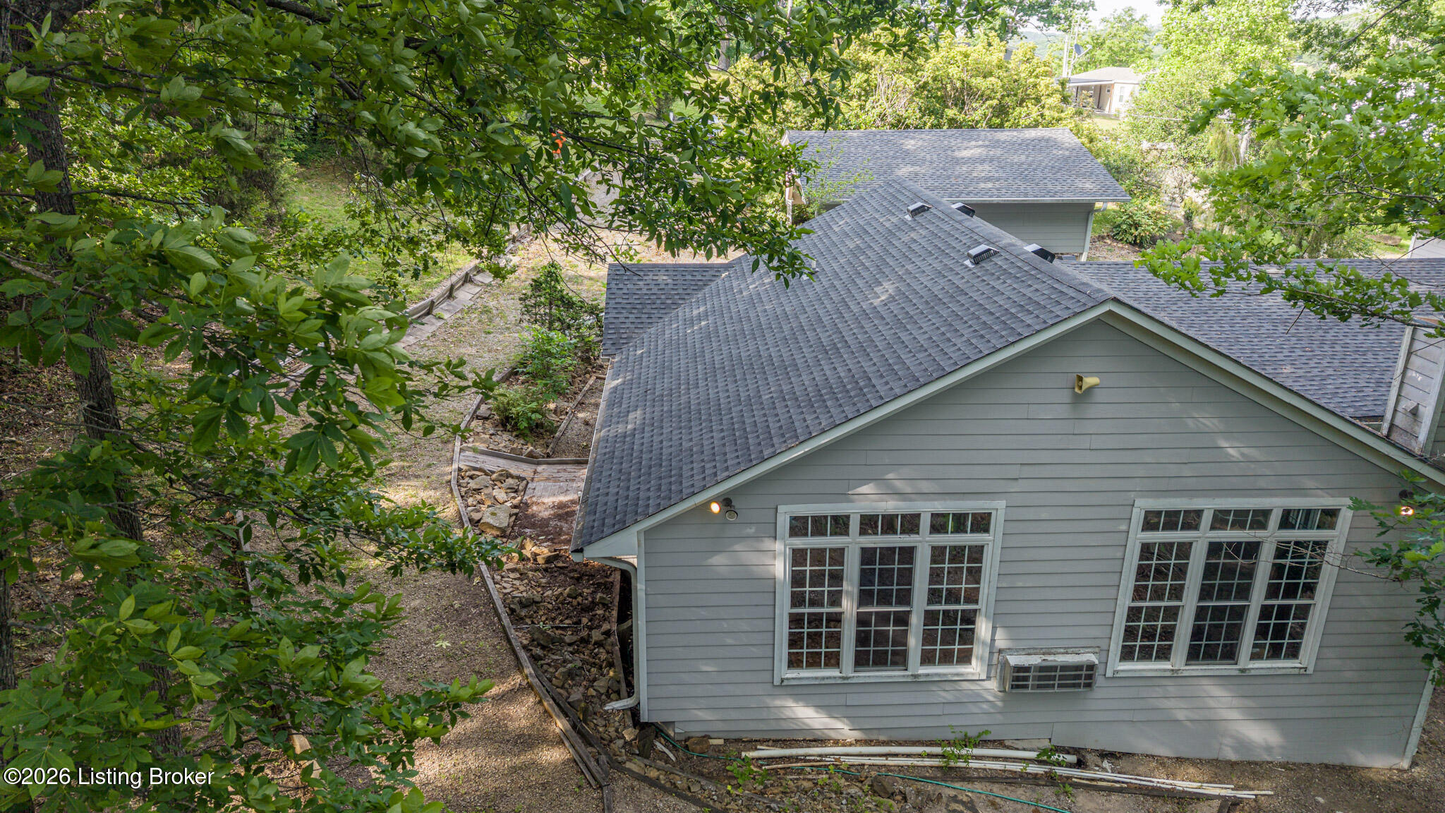 877 Twin Cove Rd Property Photo 36
