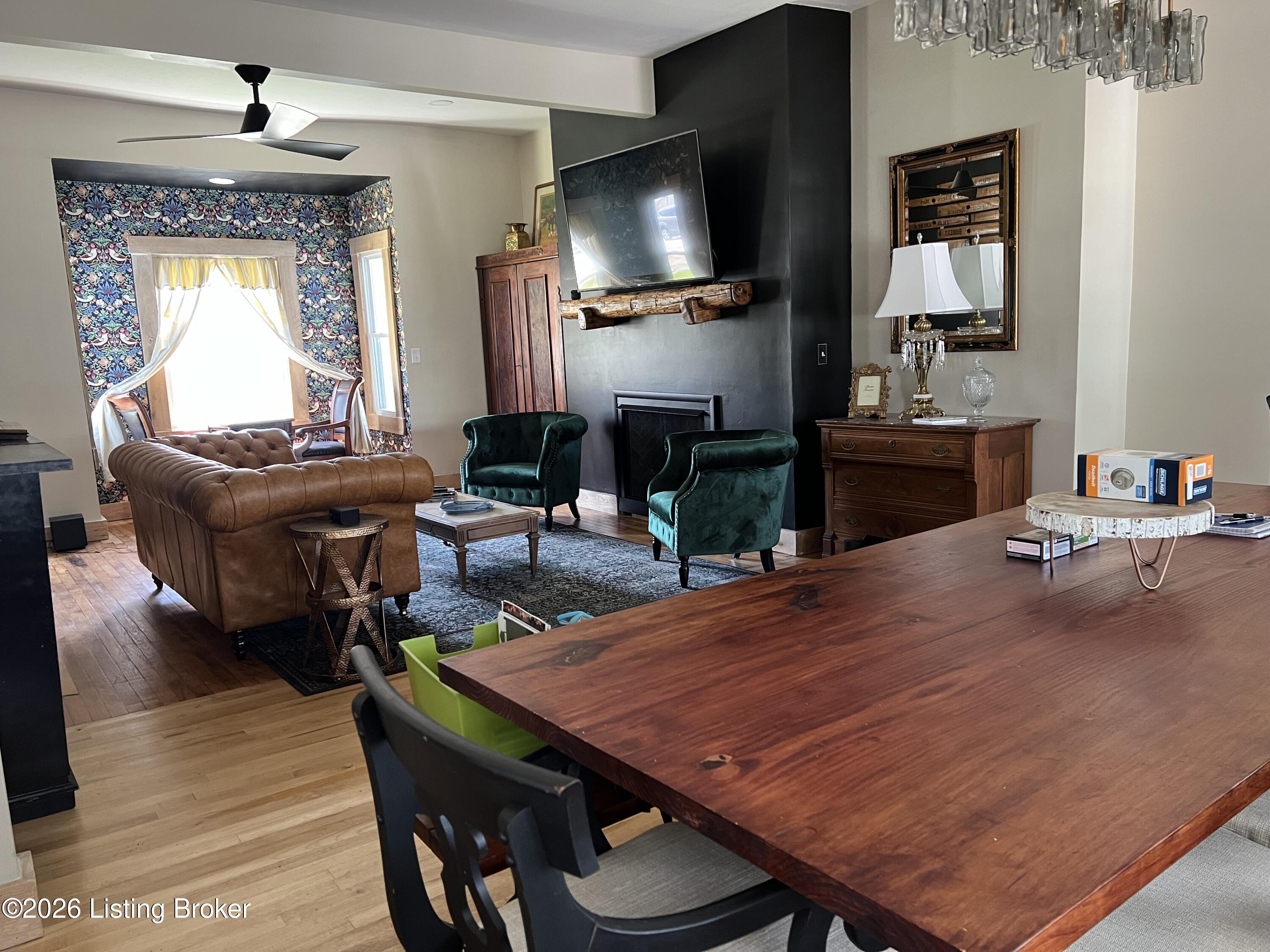 221 E Woodford St Property Photo 6