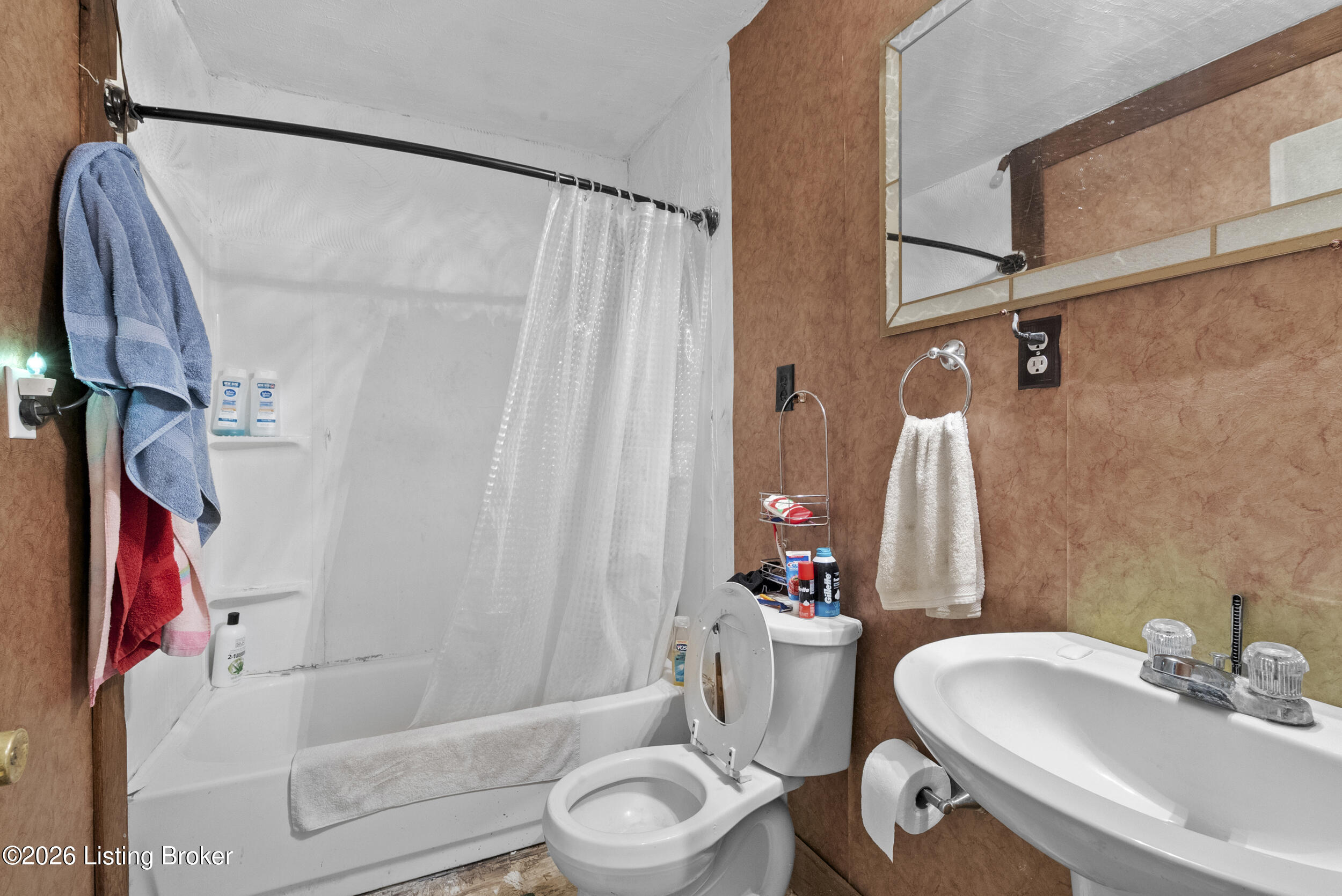 1055 Happy Hollow Rd Property Photo 11