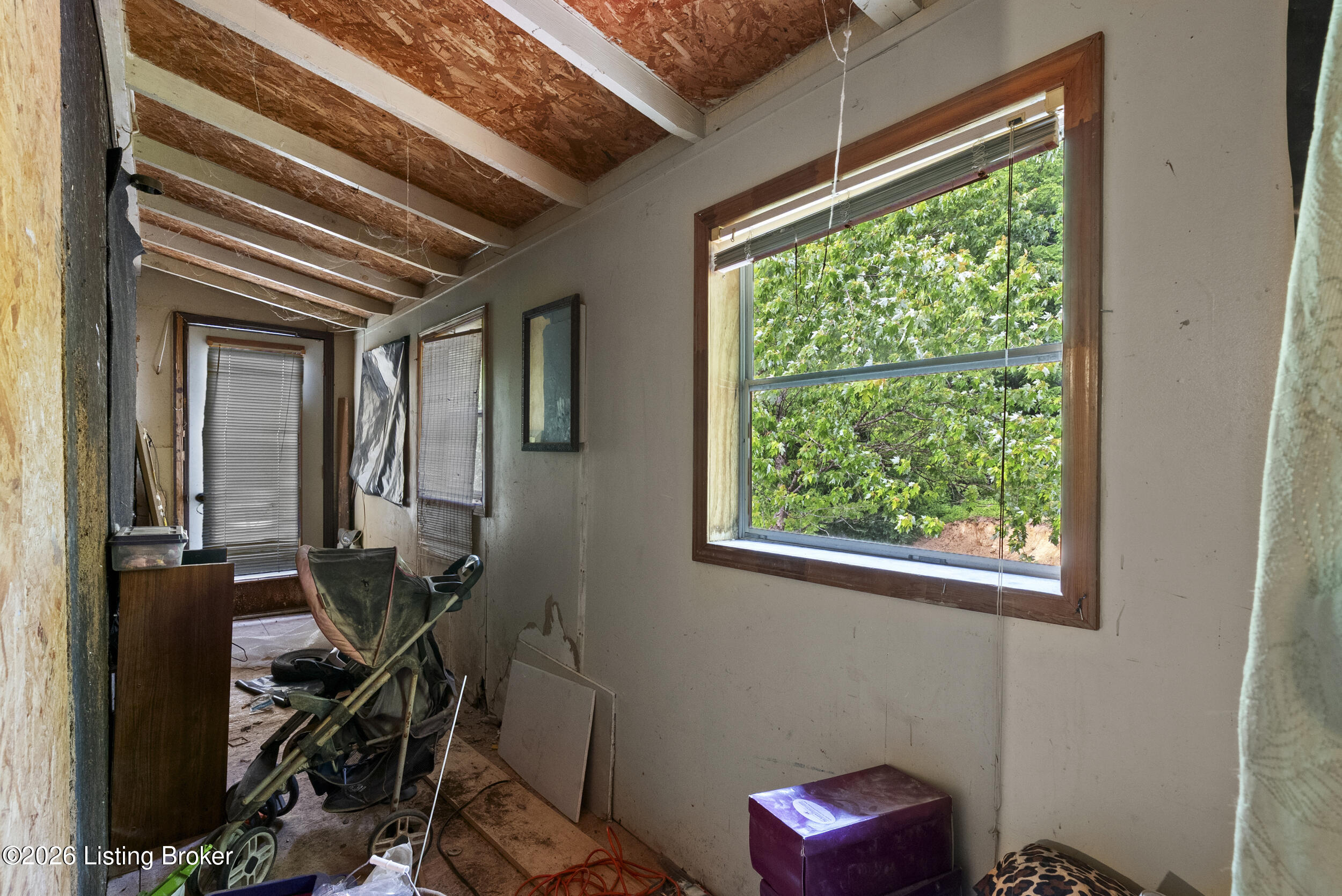1055 Happy Hollow Rd Property Photo 15
