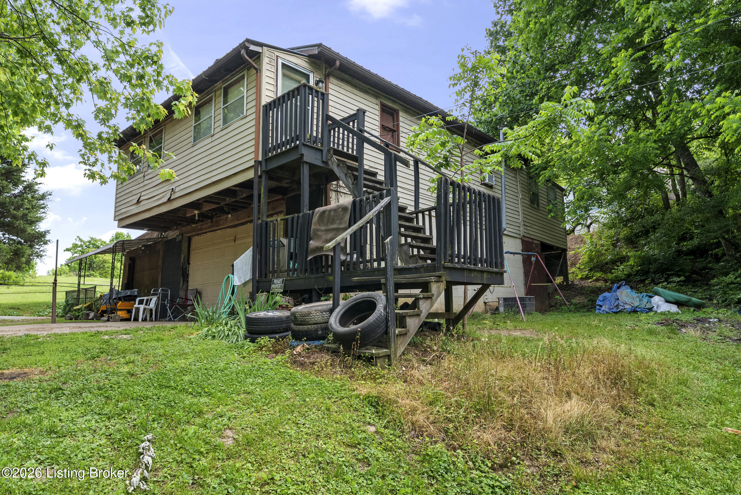 1055 Happy Hollow Rd Property Photo 17