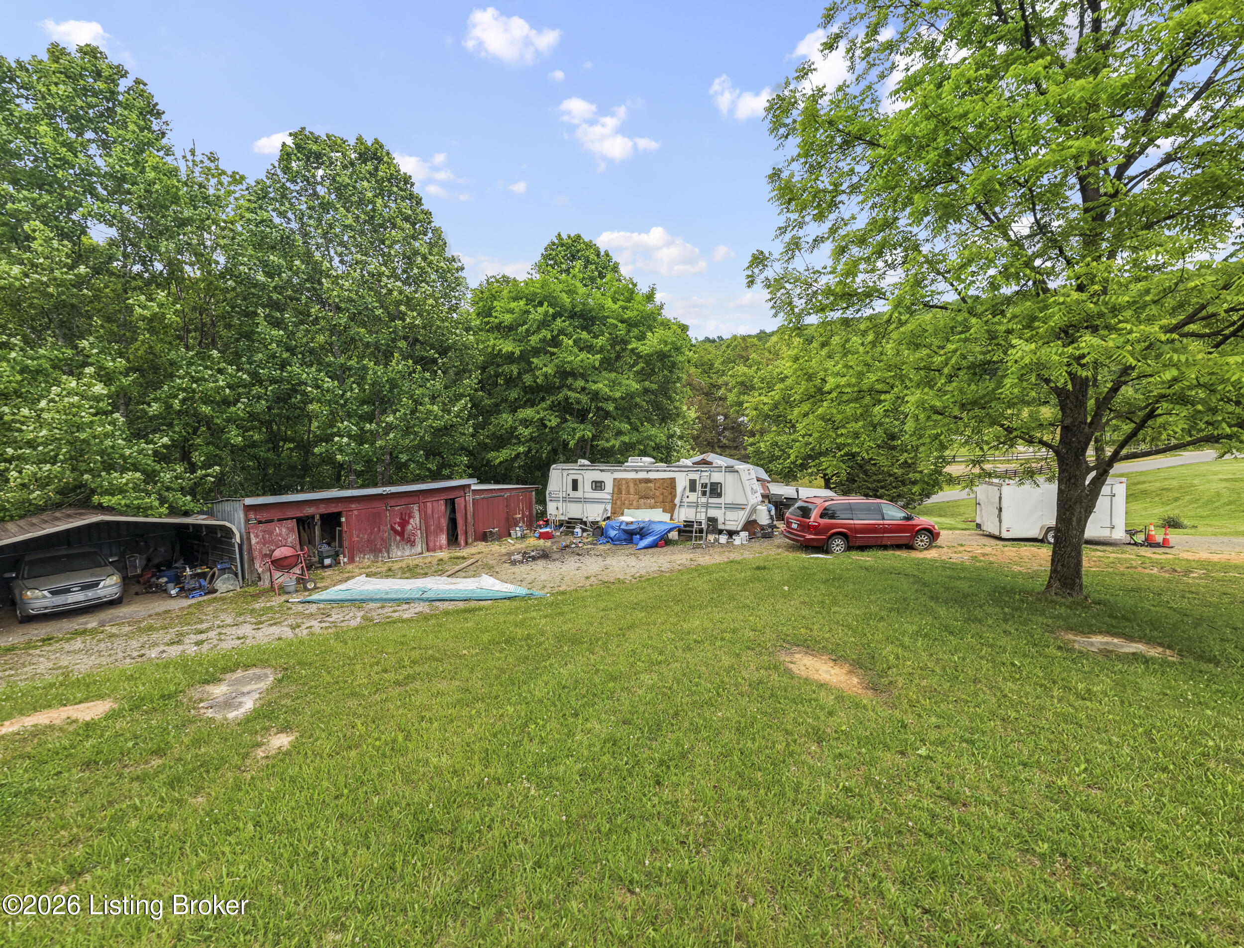 1055 Happy Hollow Rd Property Photo 20