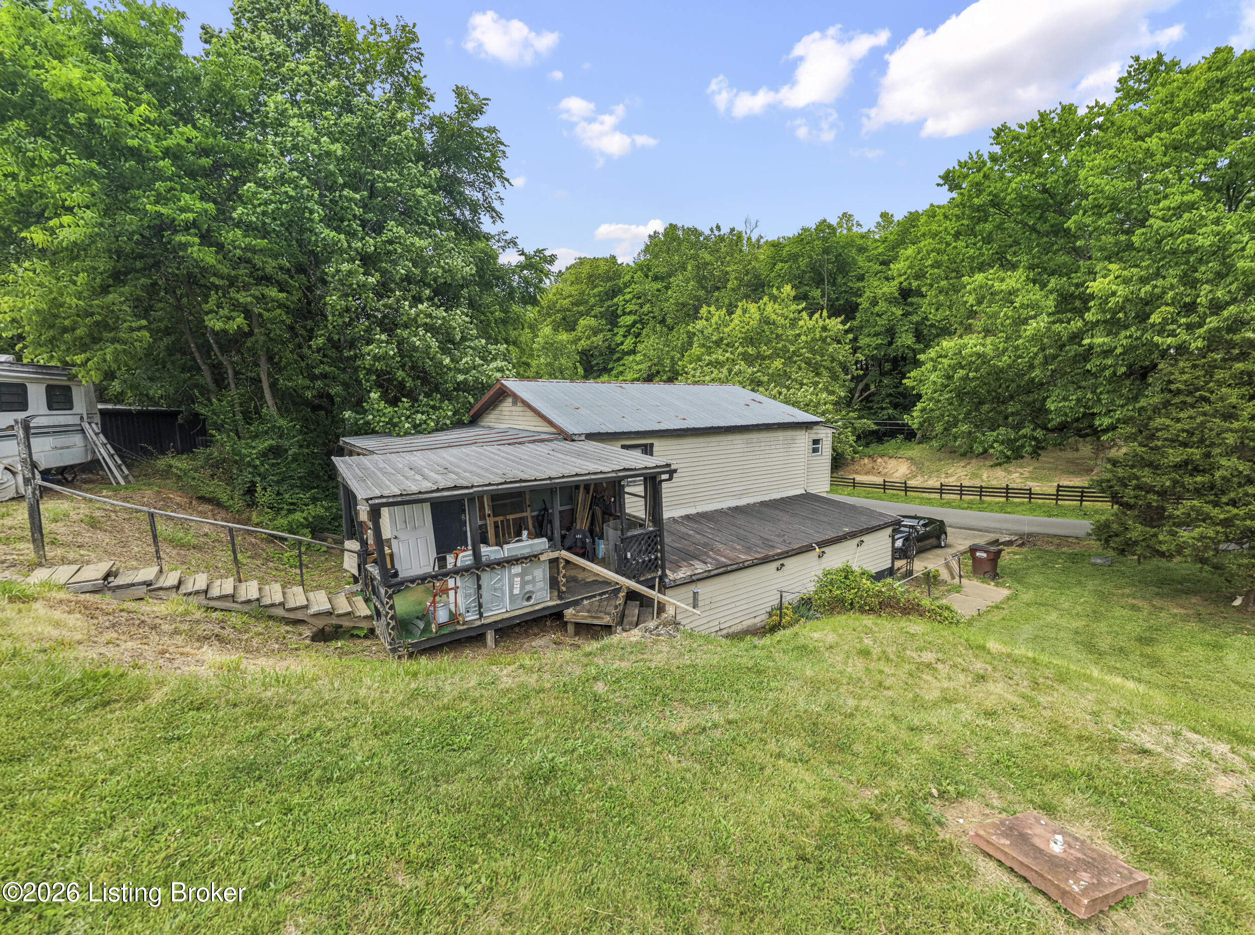 1055 Happy Hollow Rd Property Photo 21