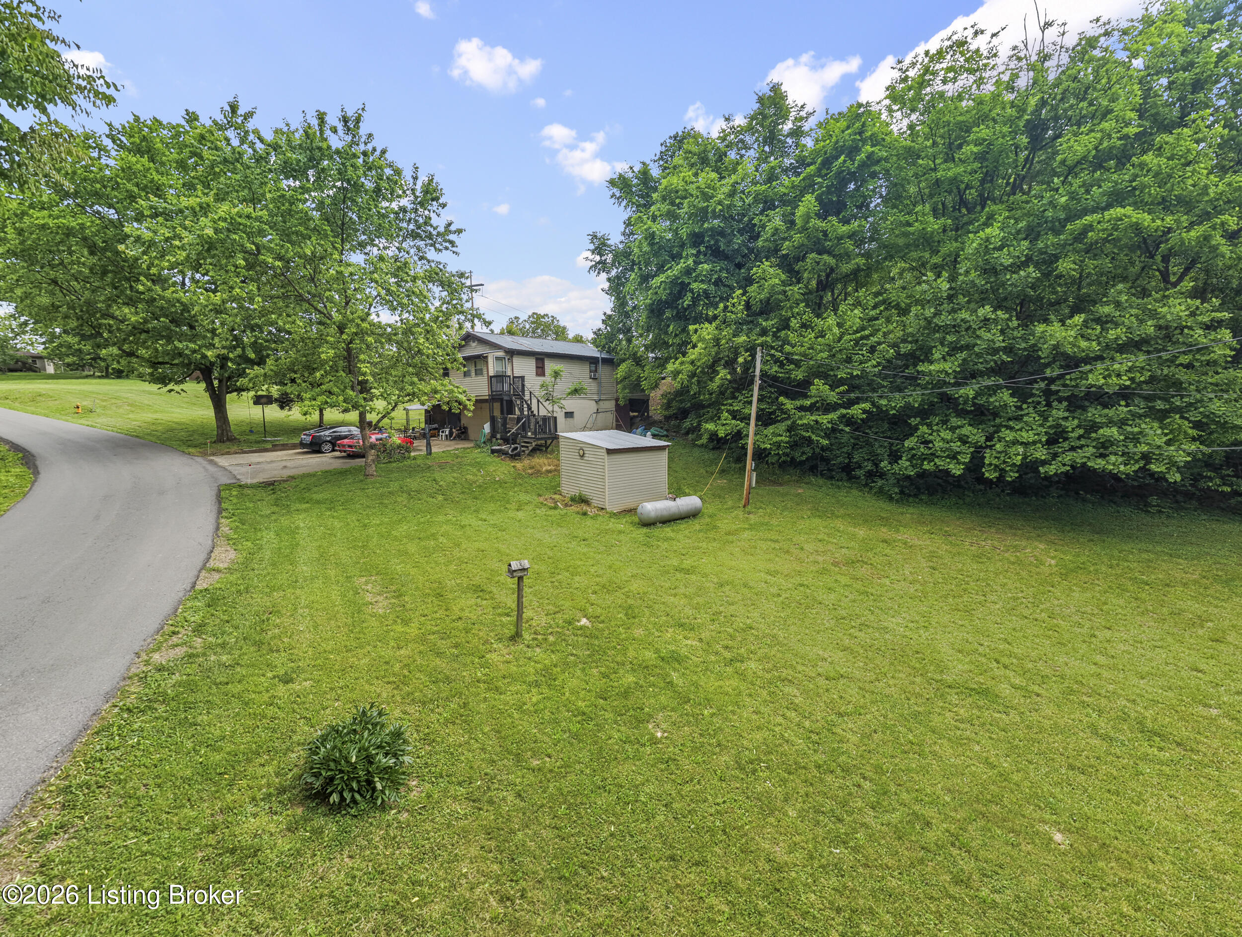 1055 Happy Hollow Rd Property Photo 22