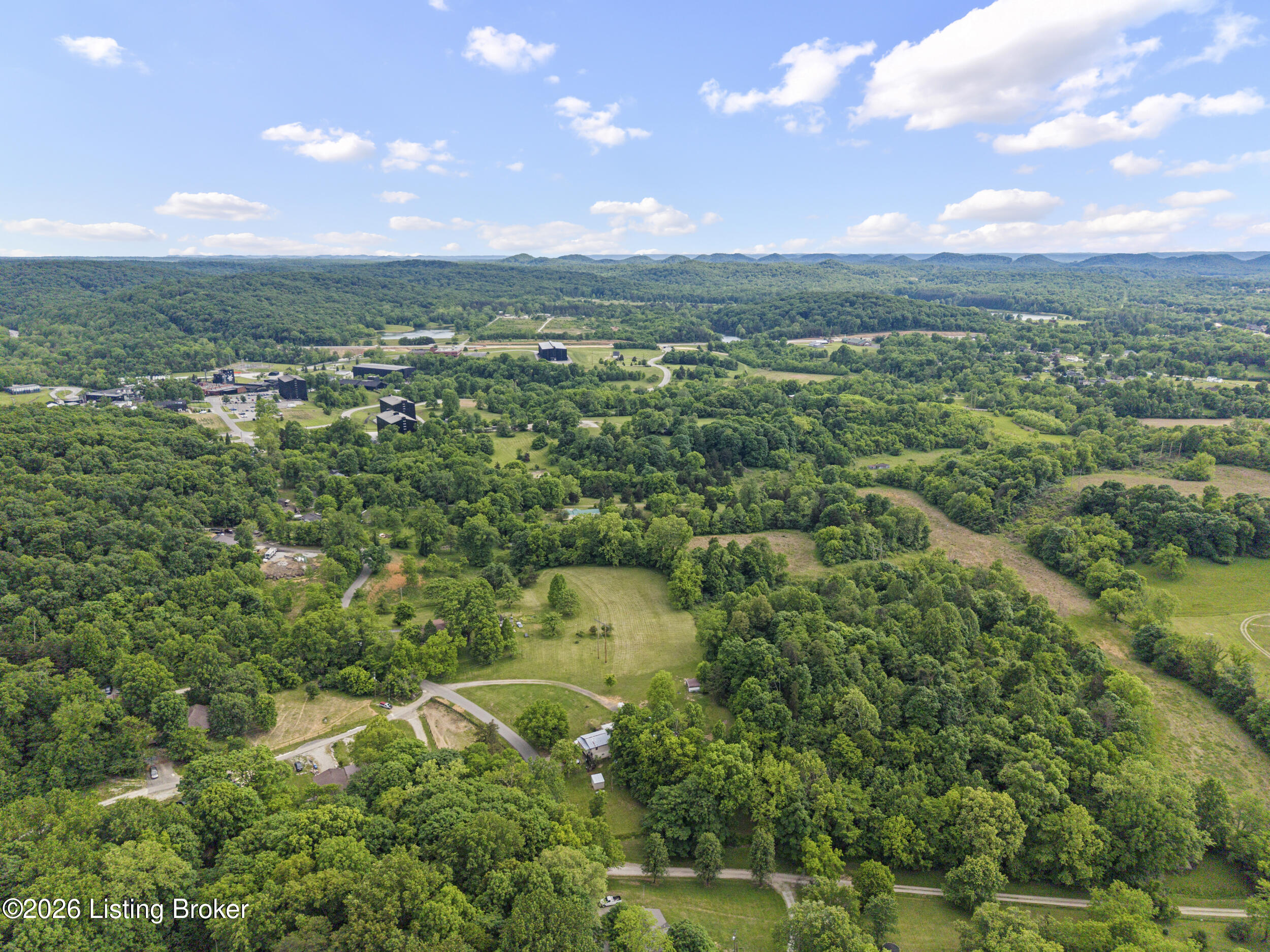 1055 Happy Hollow Rd Property Photo 25