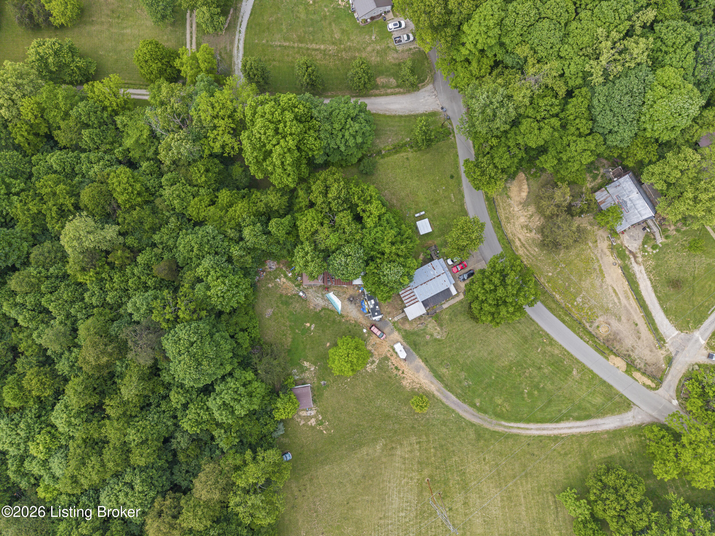 1055 Happy Hollow Rd Property Photo 26