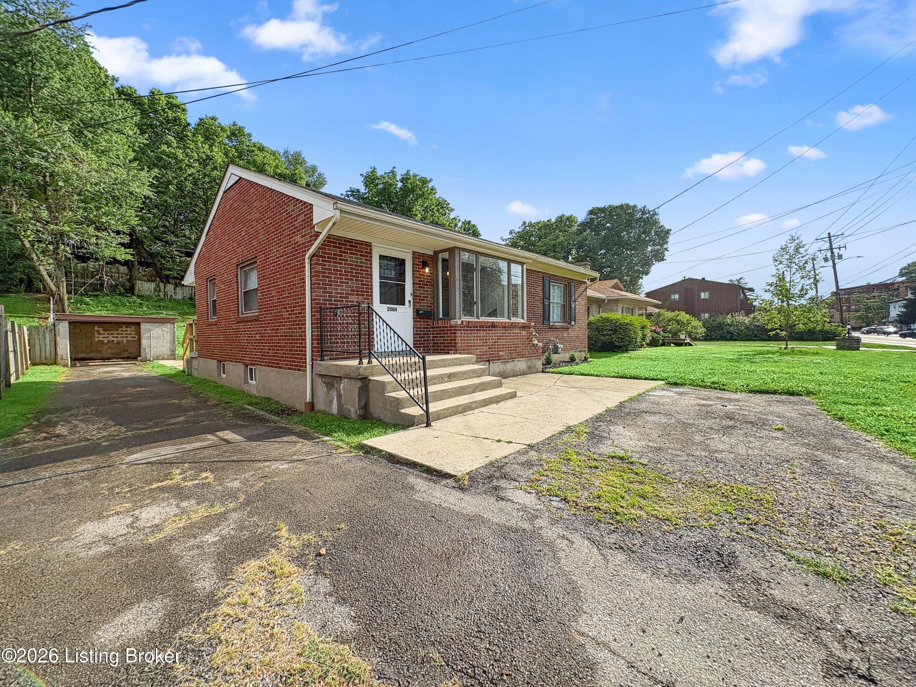2504 Brownsboro Rd Property Photo 2