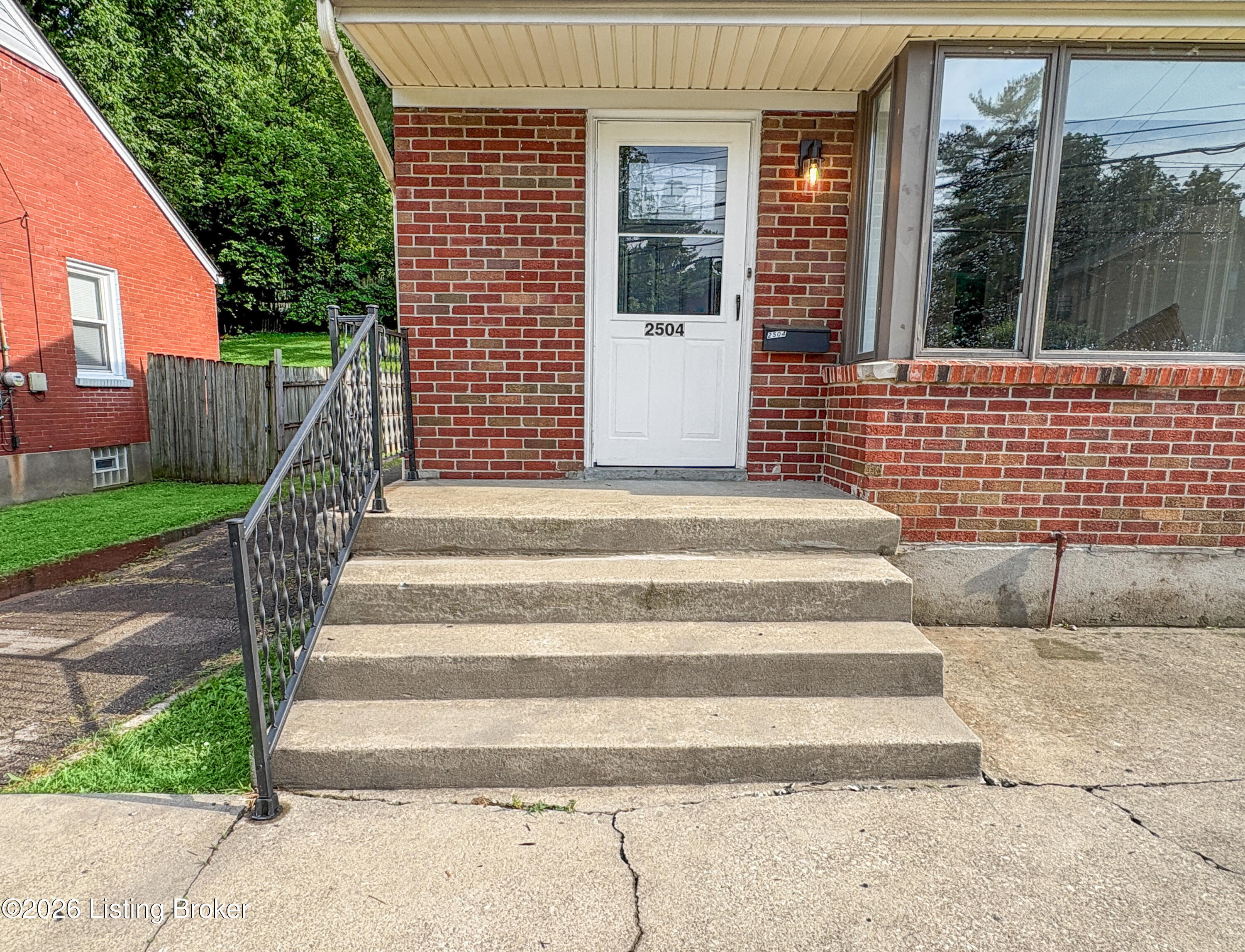 2504 Brownsboro Rd Property Photo 4