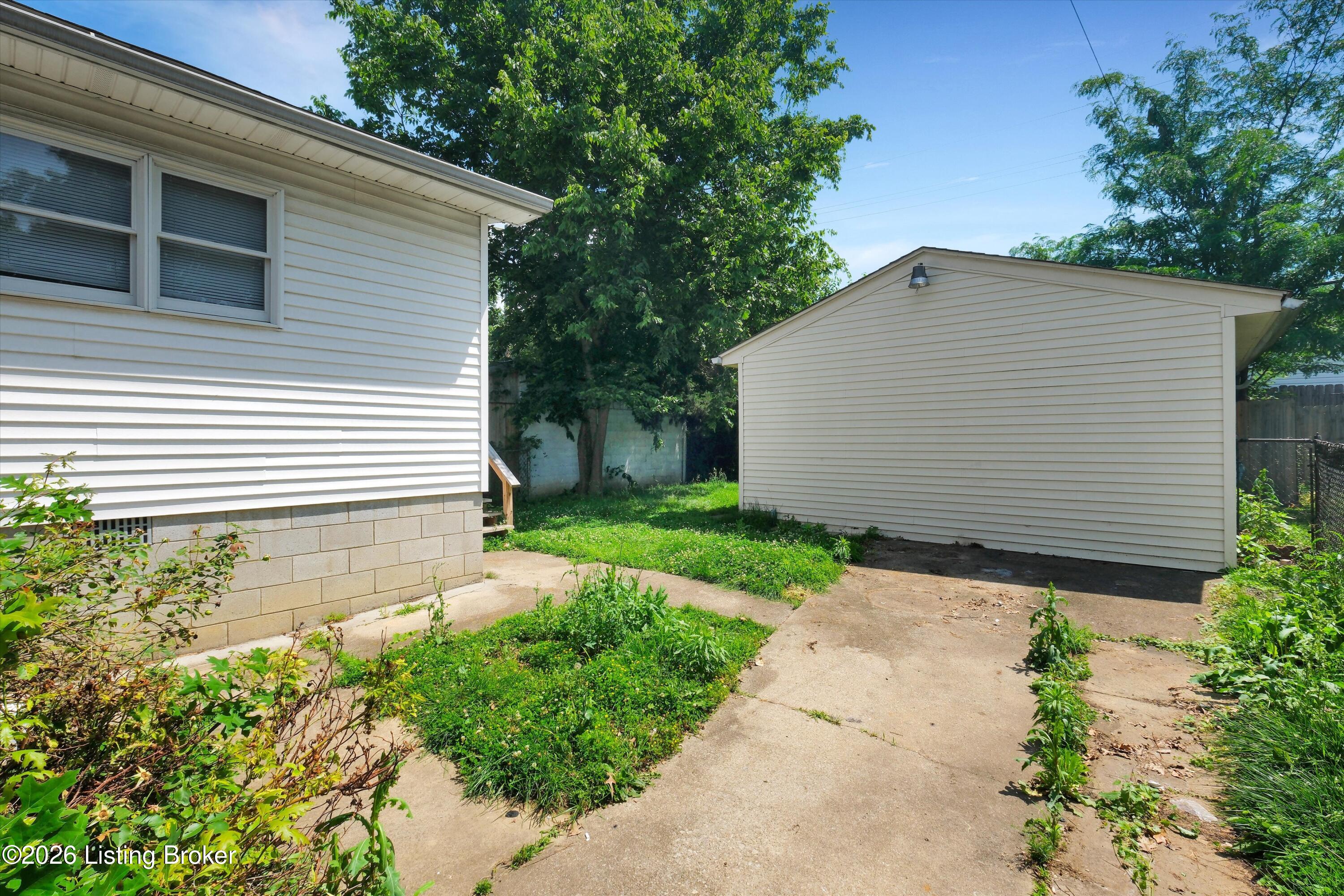 2411 Sherry Rd Property Photo 40