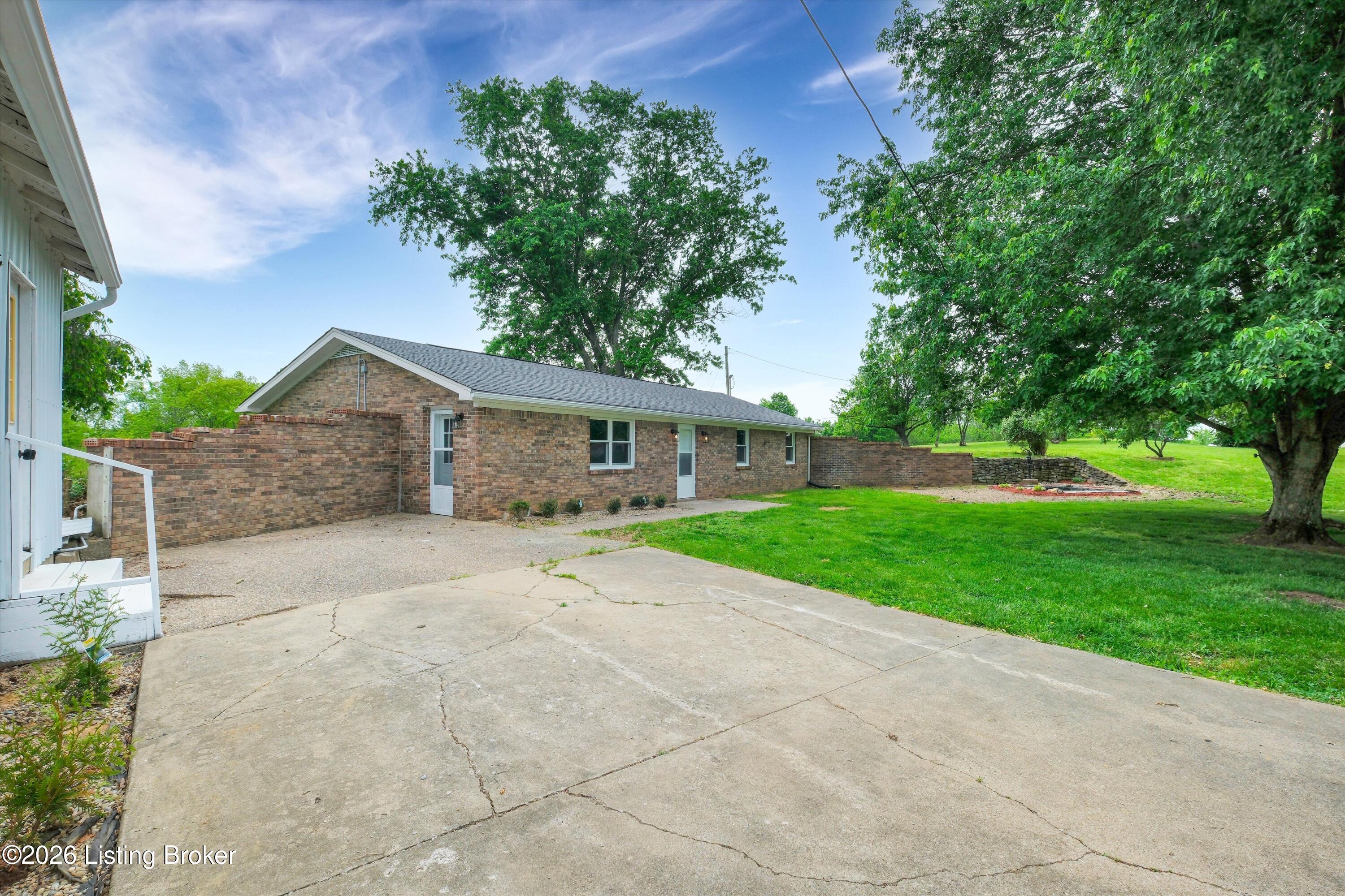 3070 Ashes Creek Ln Property Photo 3