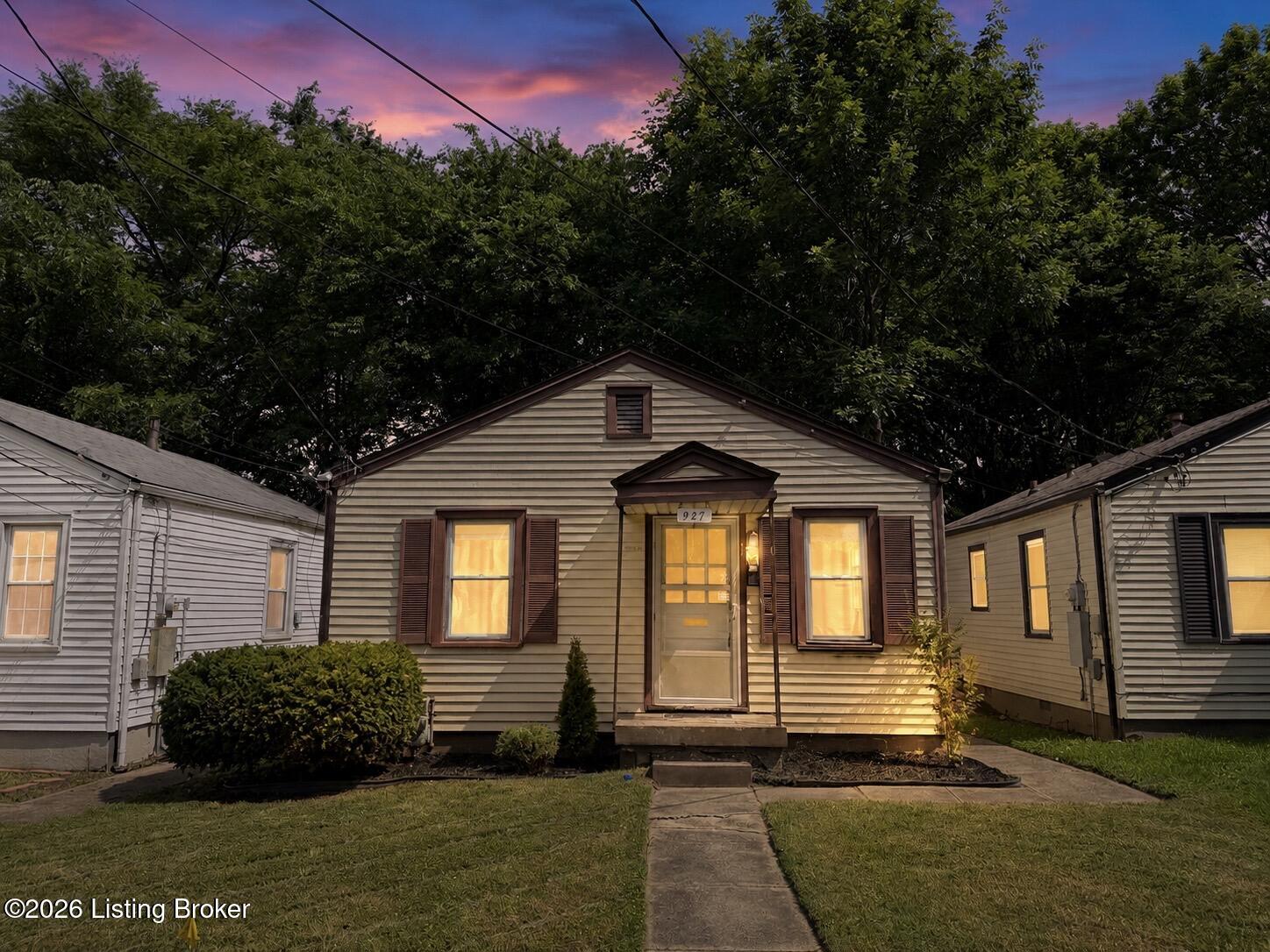 927 Beecher St Property Photo 1