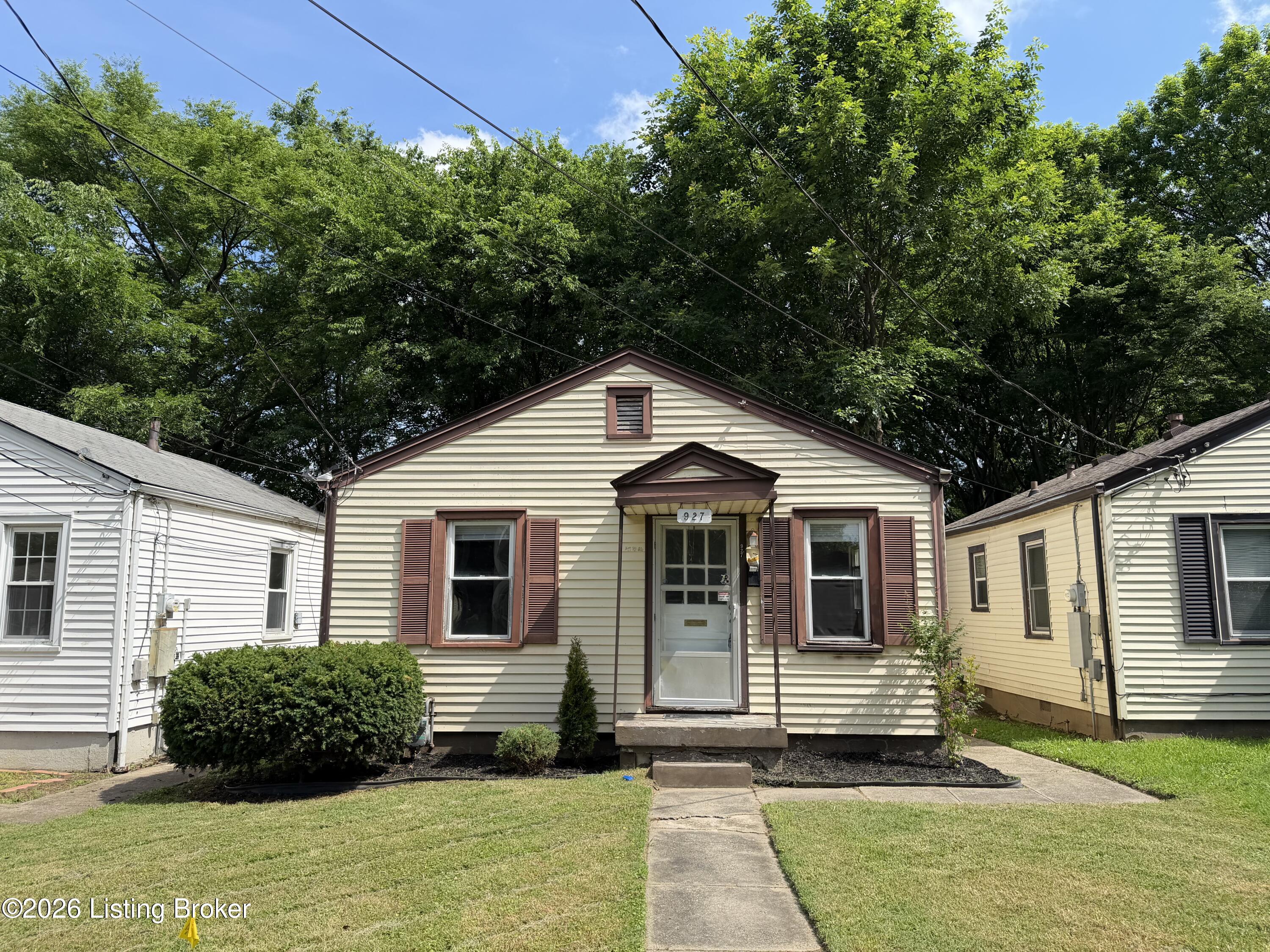 927 Beecher St Property Photo 2