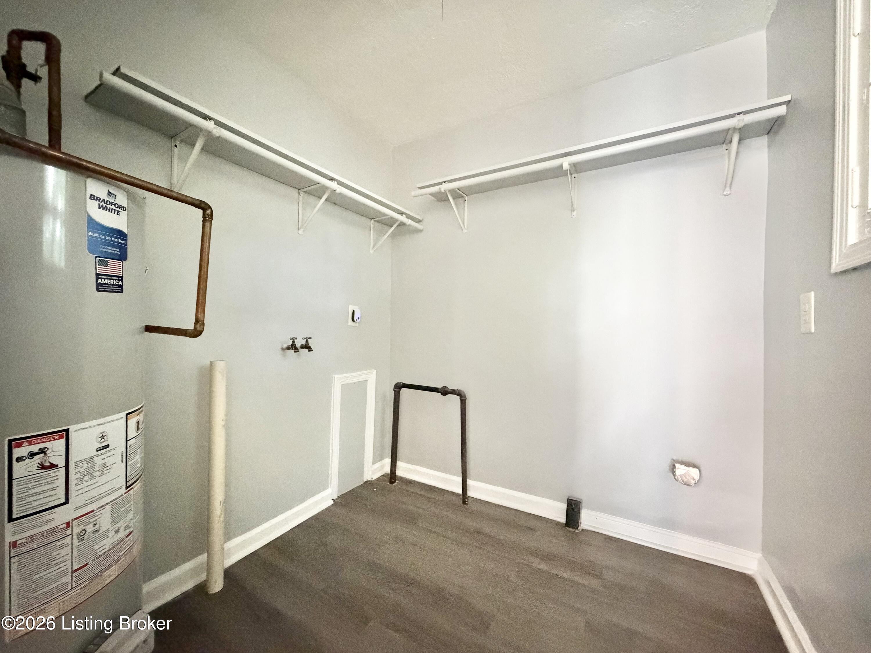 927 Beecher St Property Photo 10