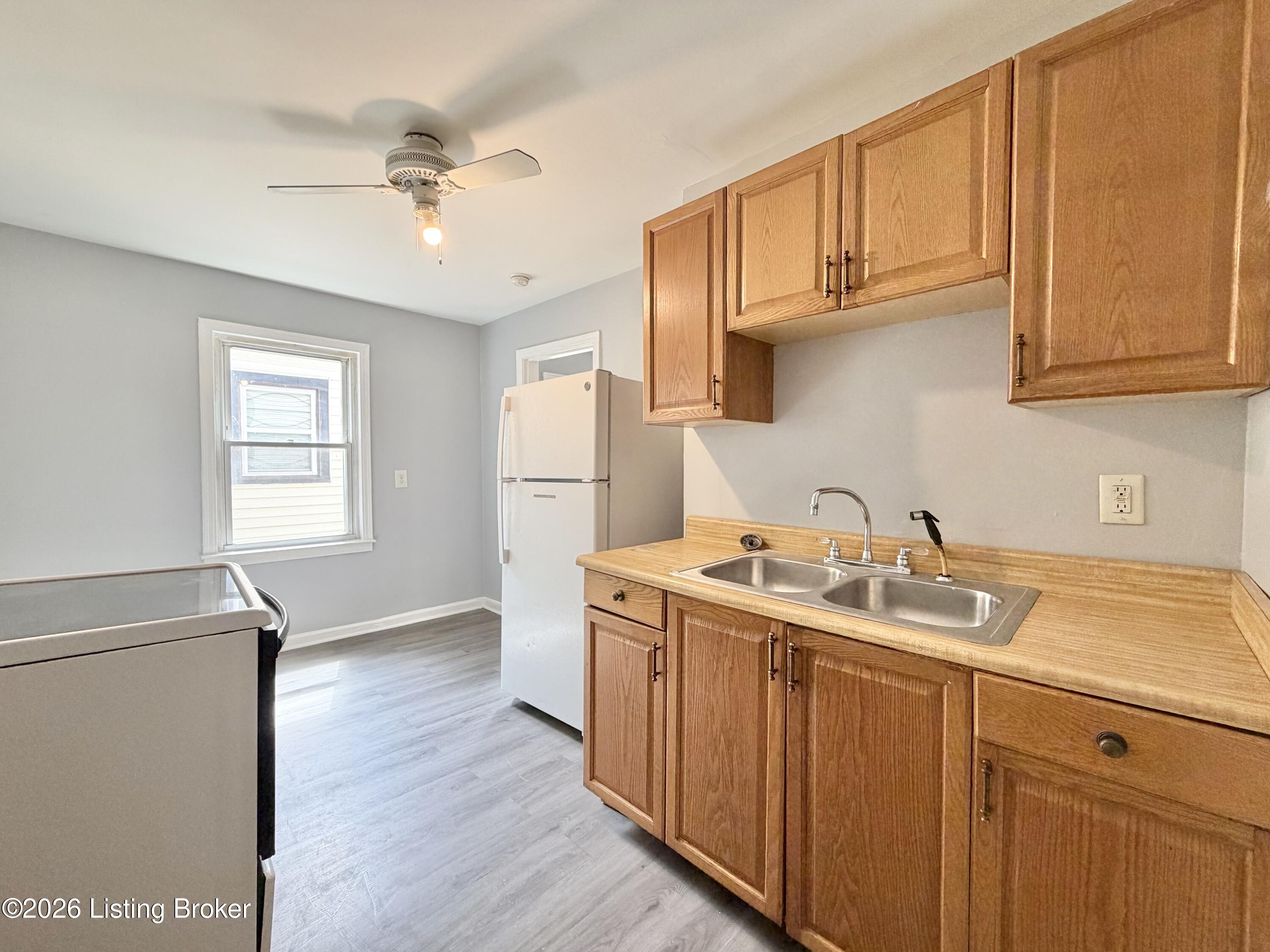 927 Beecher St Property Photo 11