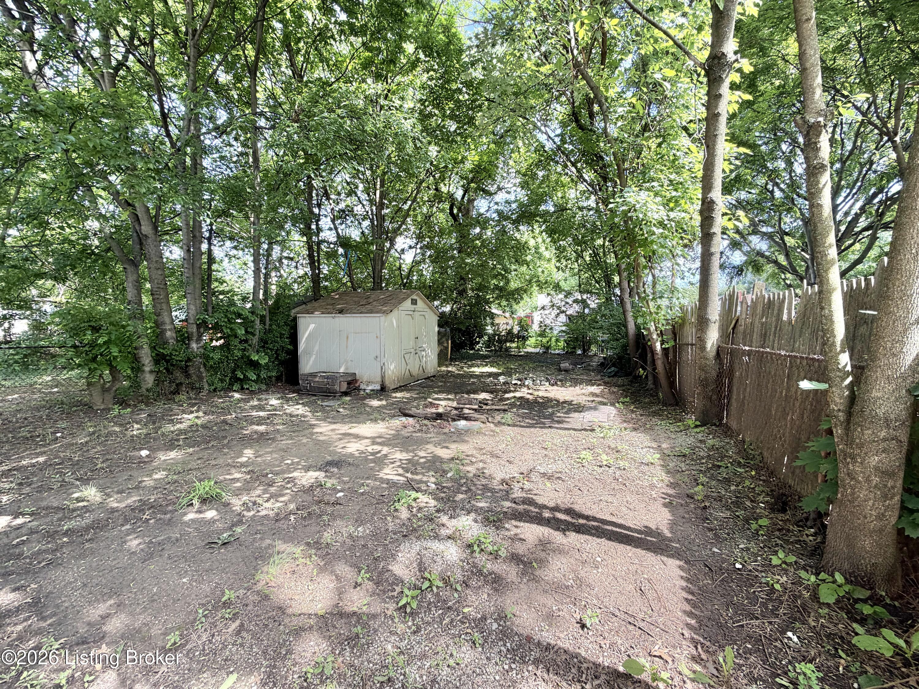 927 Beecher St Property Photo 12