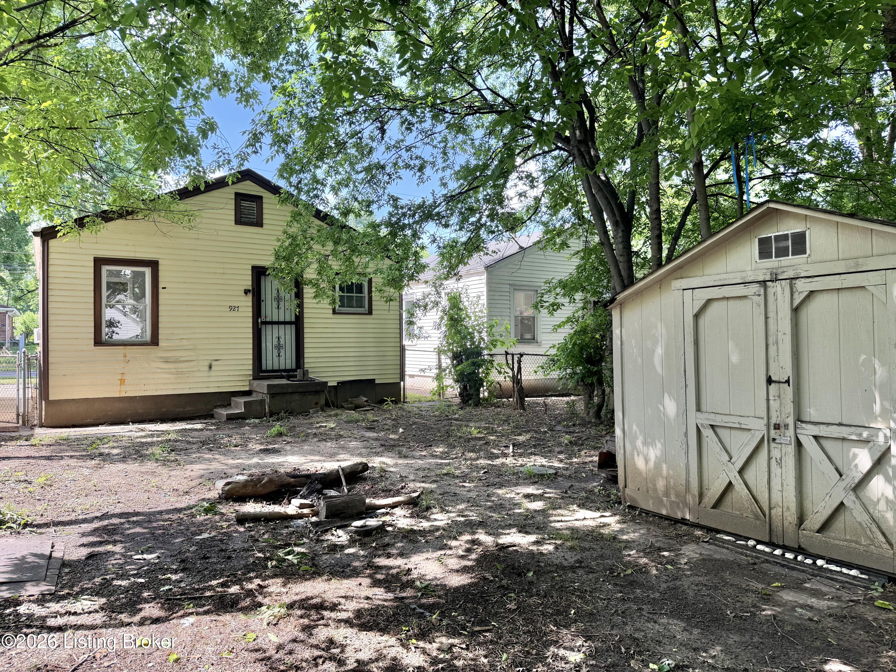 927 Beecher St Property Photo 13