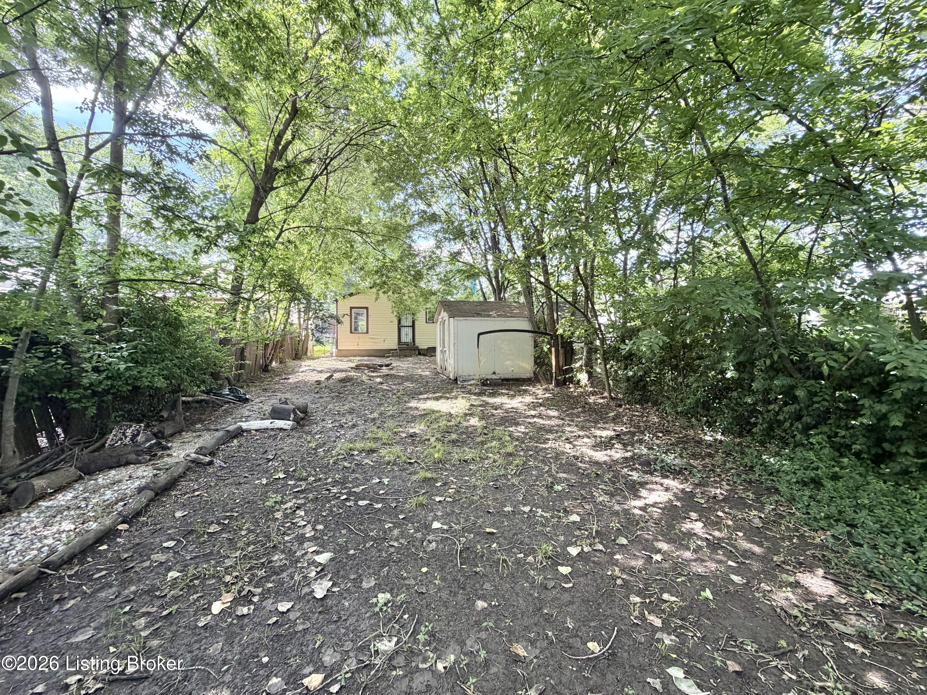 927 Beecher St Property Photo 14