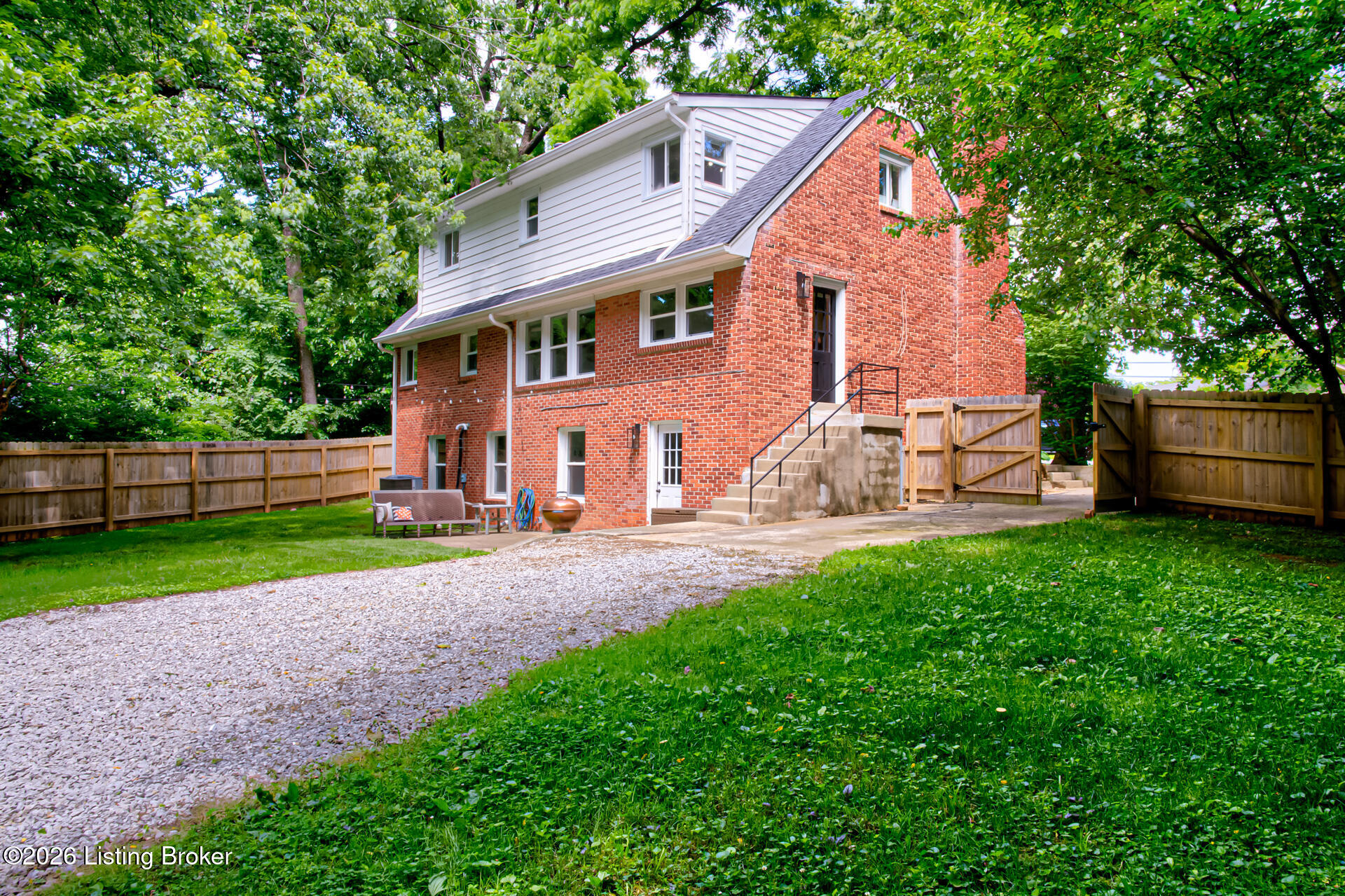 1807 Myddleton Dr Property Photo 1