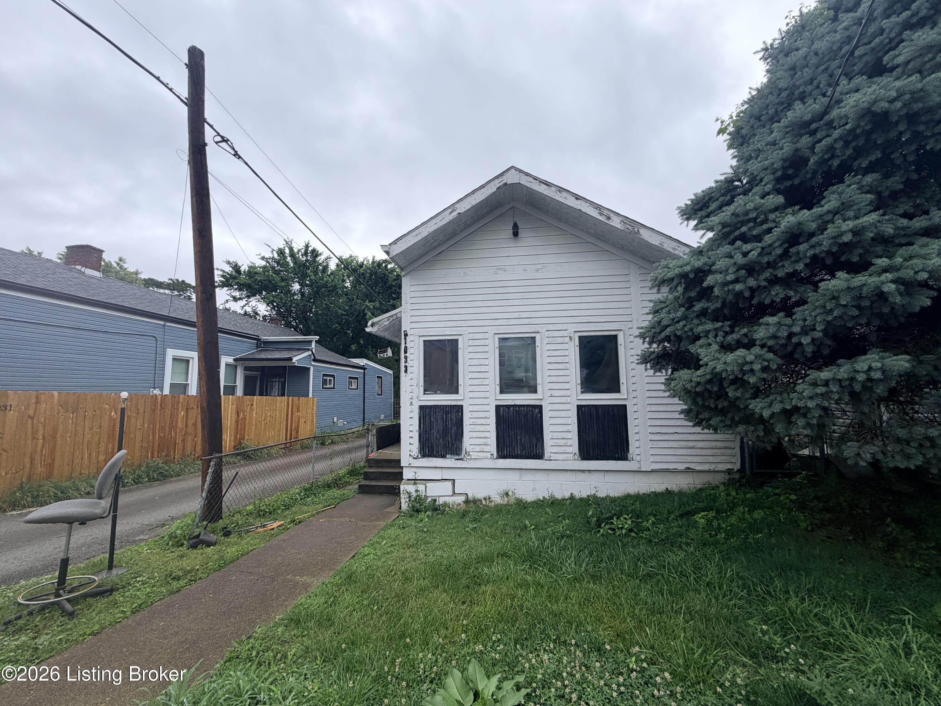 1033 E Saint Catherine St Property Photo 2
