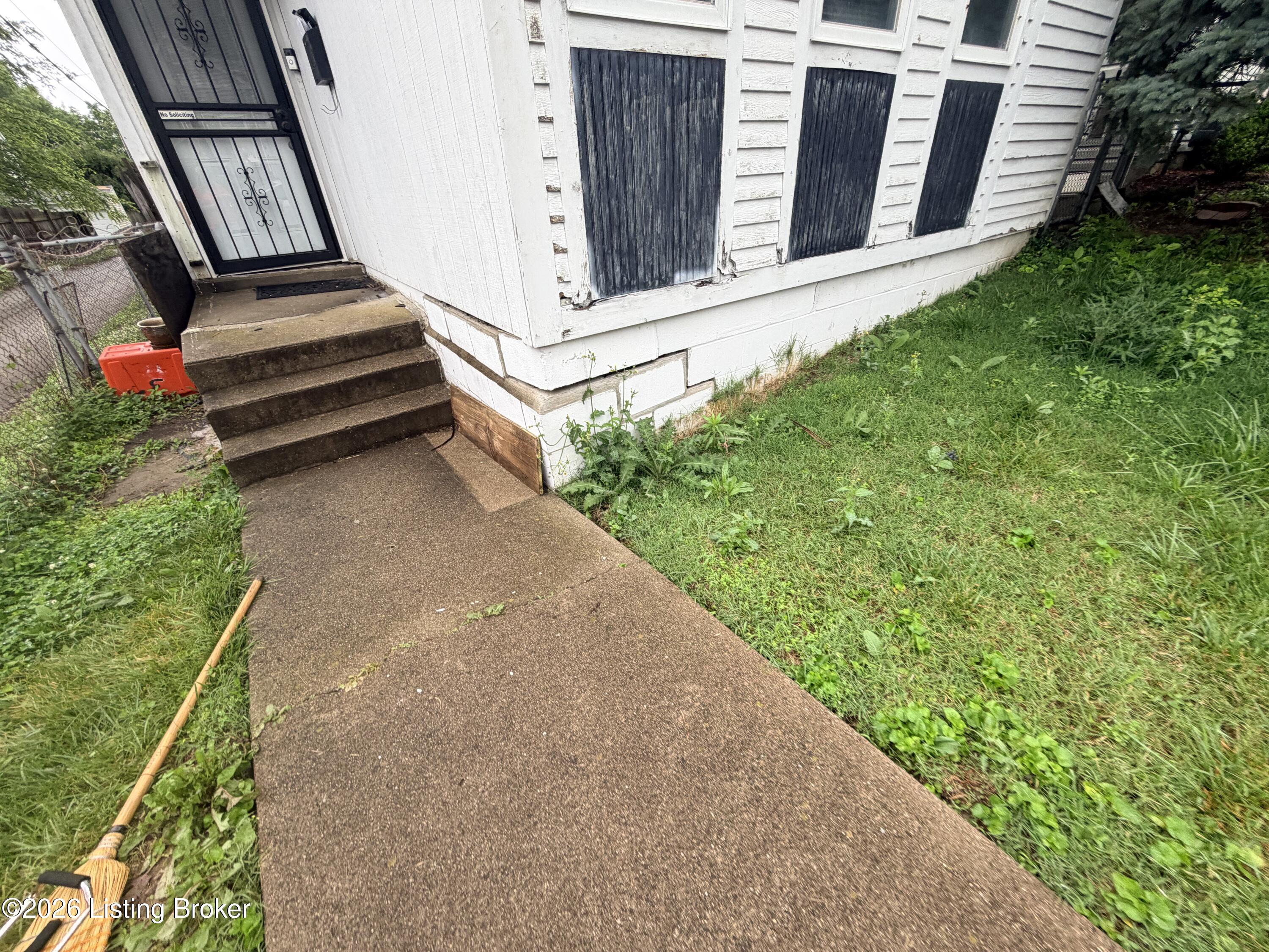 1033 E Saint Catherine St Property Photo 4