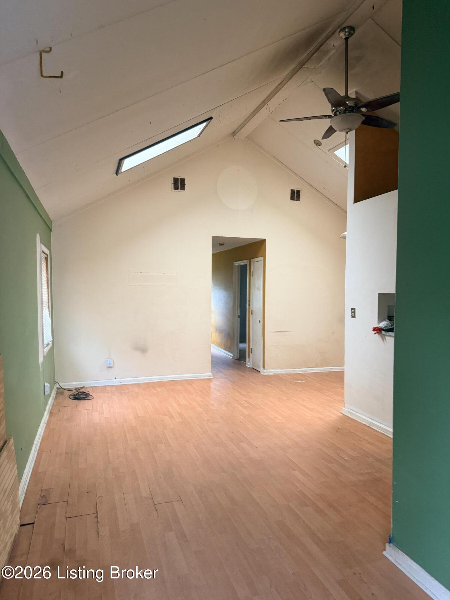 1033 E Saint Catherine St Property Photo 7