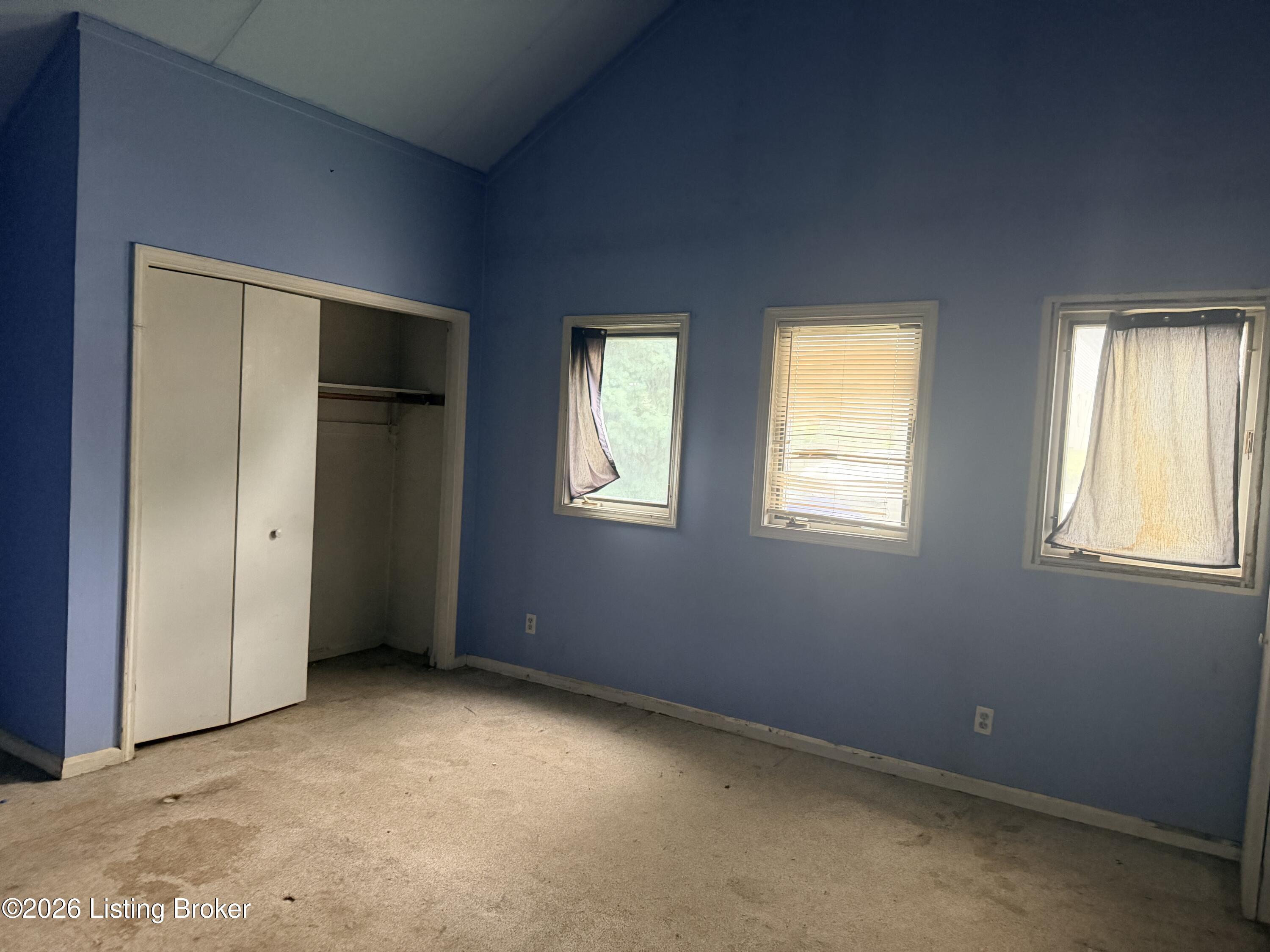 1033 E Saint Catherine St Property Photo 8