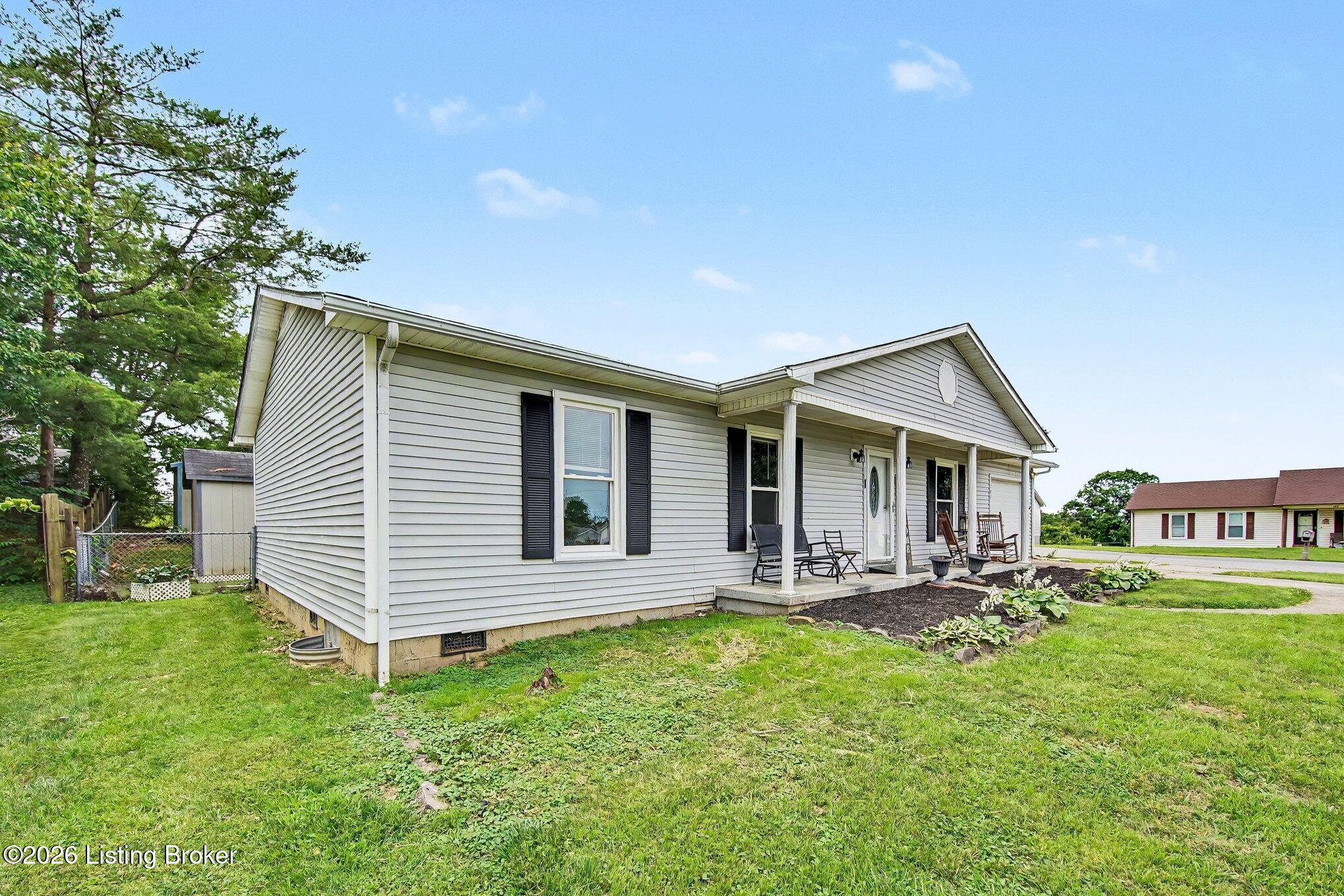 200 Grant Dr Property Photo 3