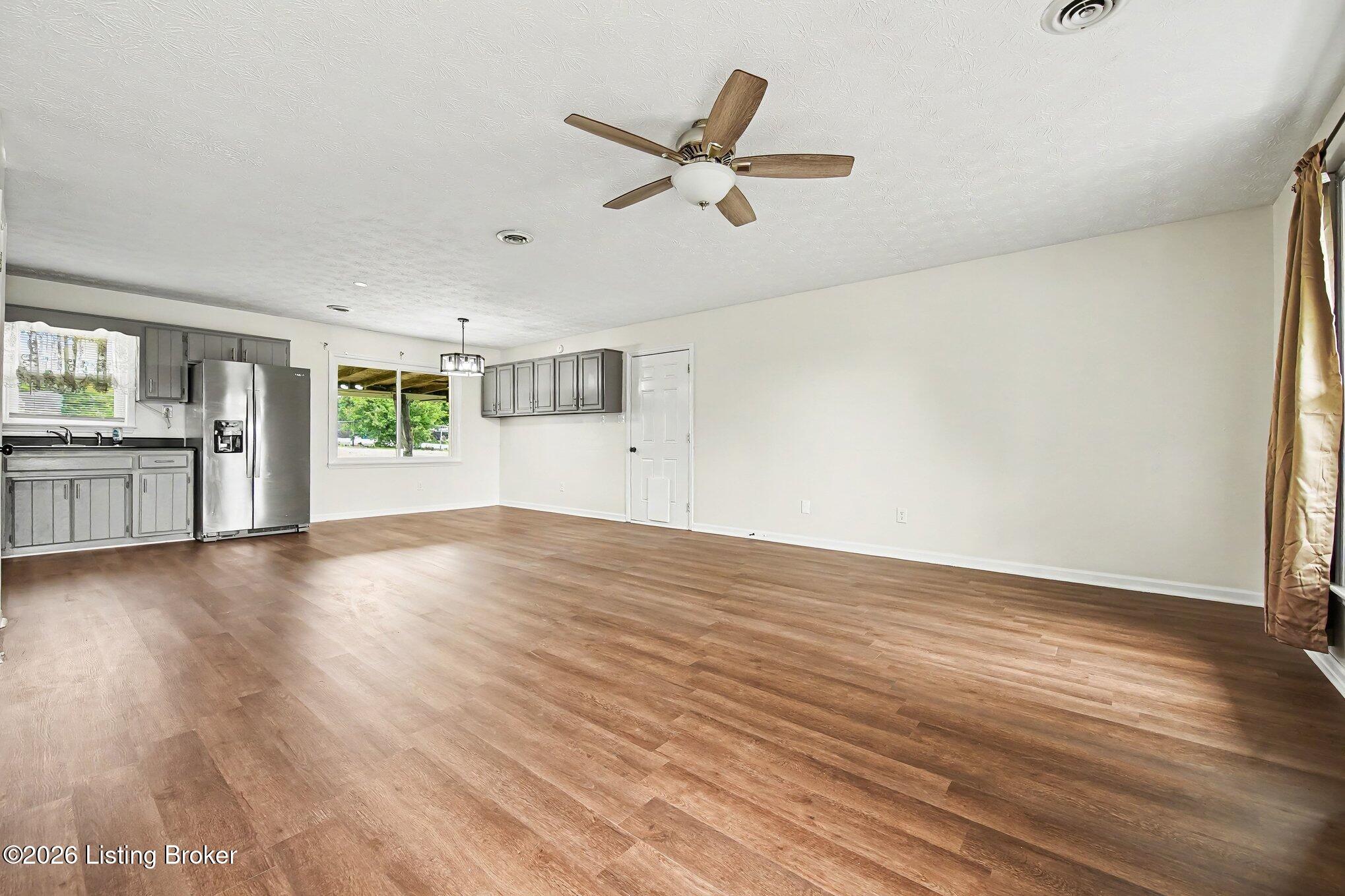 200 Grant Dr Property Photo 7