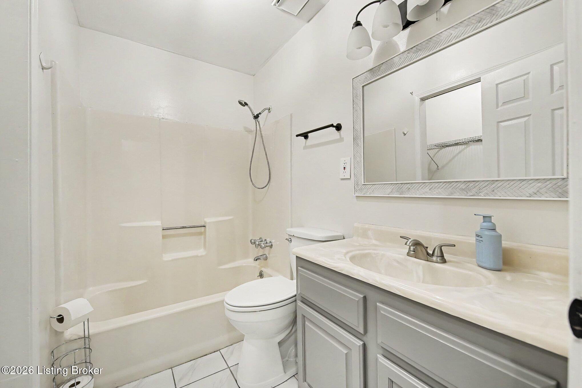 200 Grant Dr Property Photo 15
