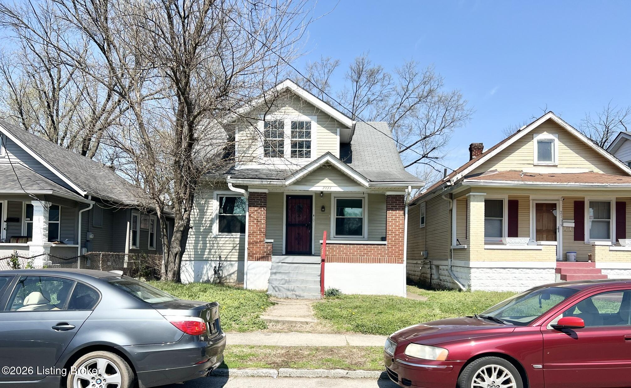 2121 W Lee St Property Photo 2