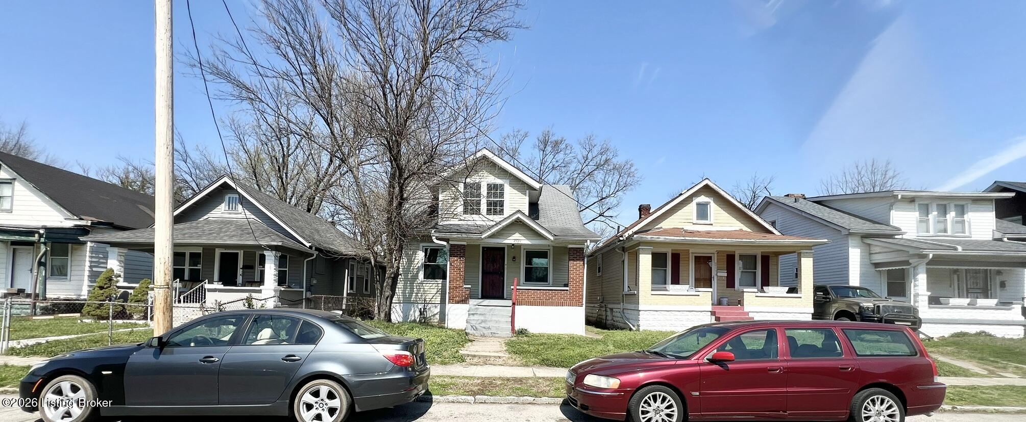 2121 W Lee St Property Photo 3