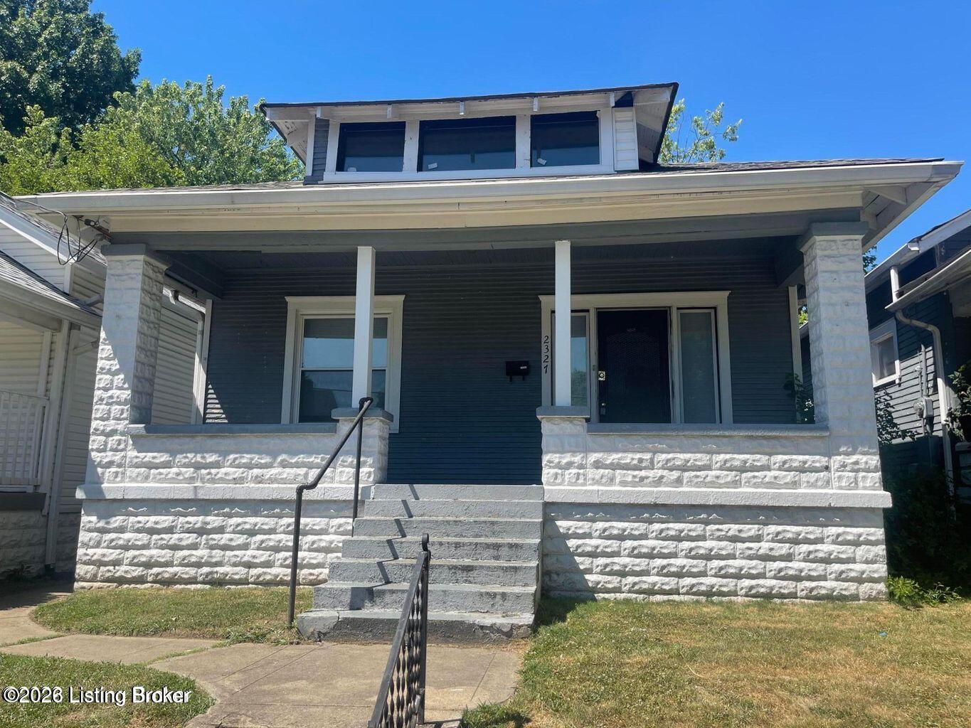 2327 W Oak St Property Photo 1