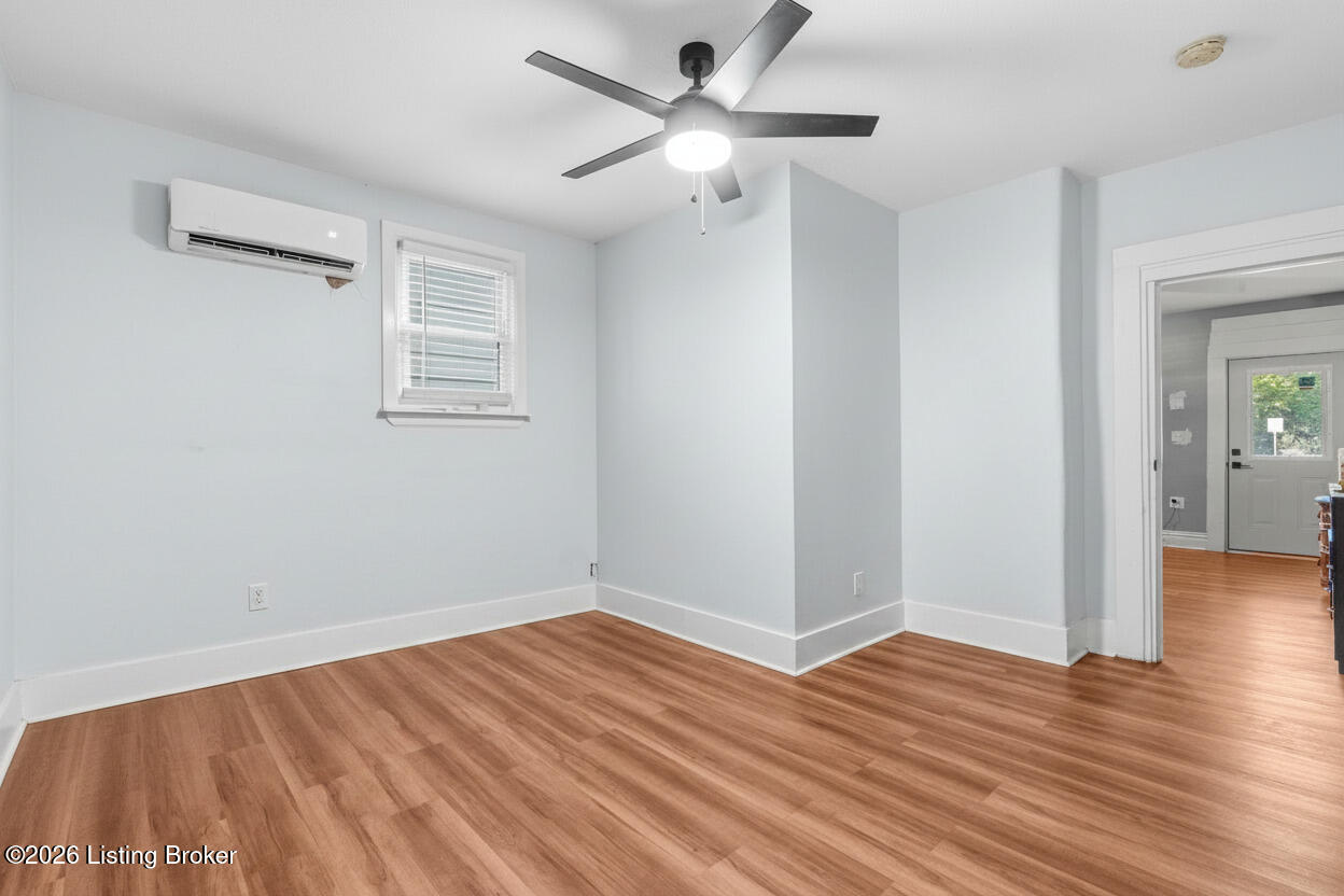 2710 Elliott Ave Property Photo 4