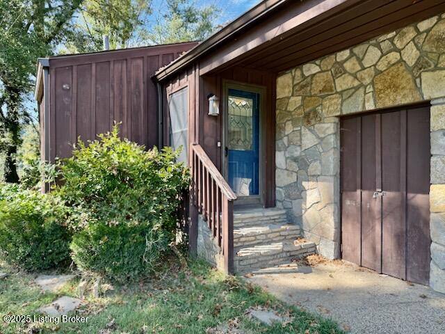 6111 Front St Property Photo 2