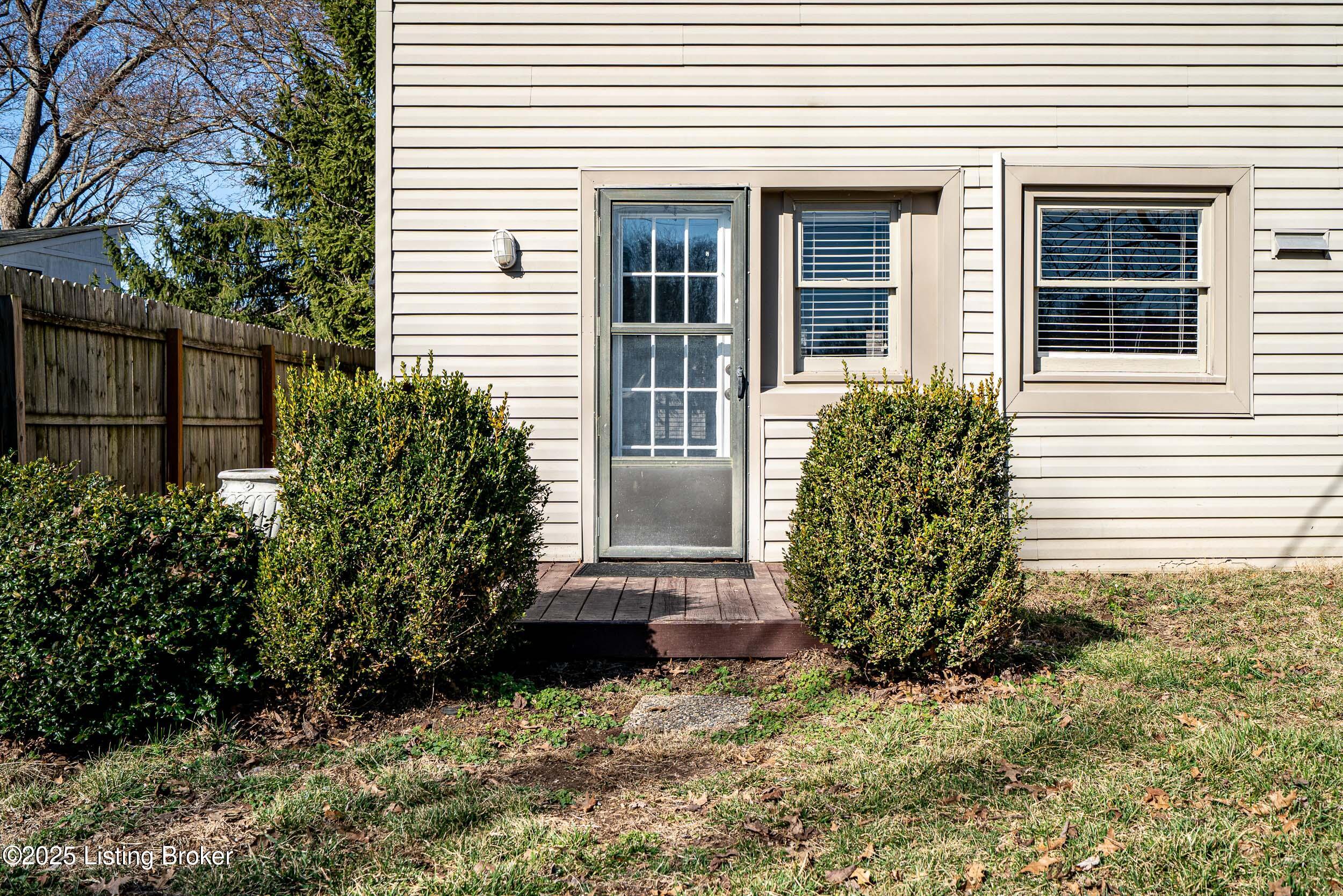 6115 Front St Property Photo 4