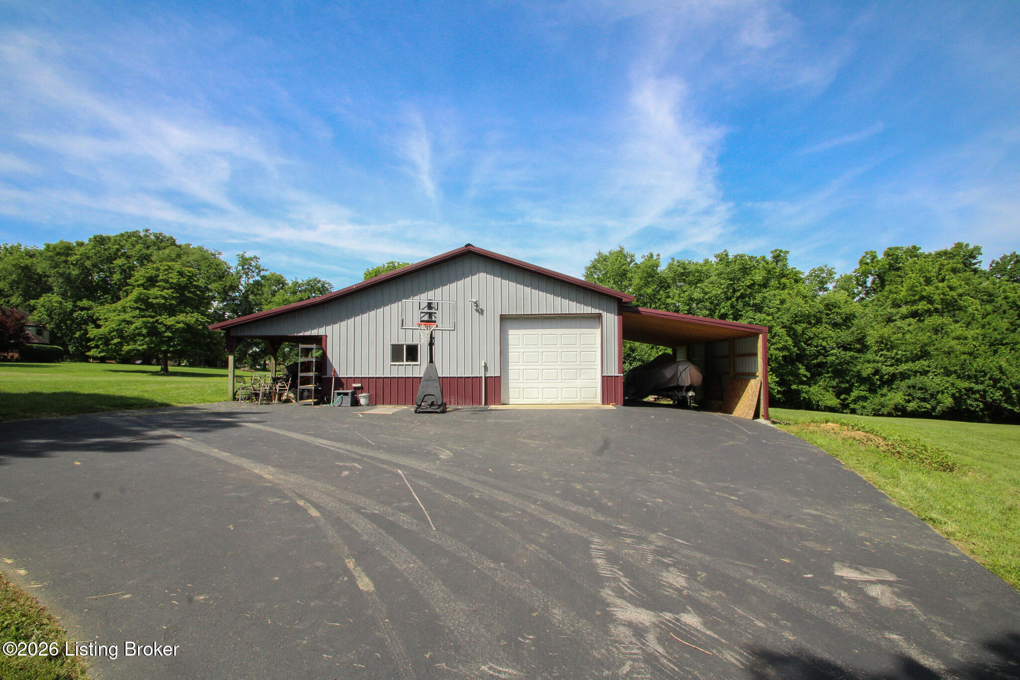 5508 Clover Ridge Dr Property Photo 3